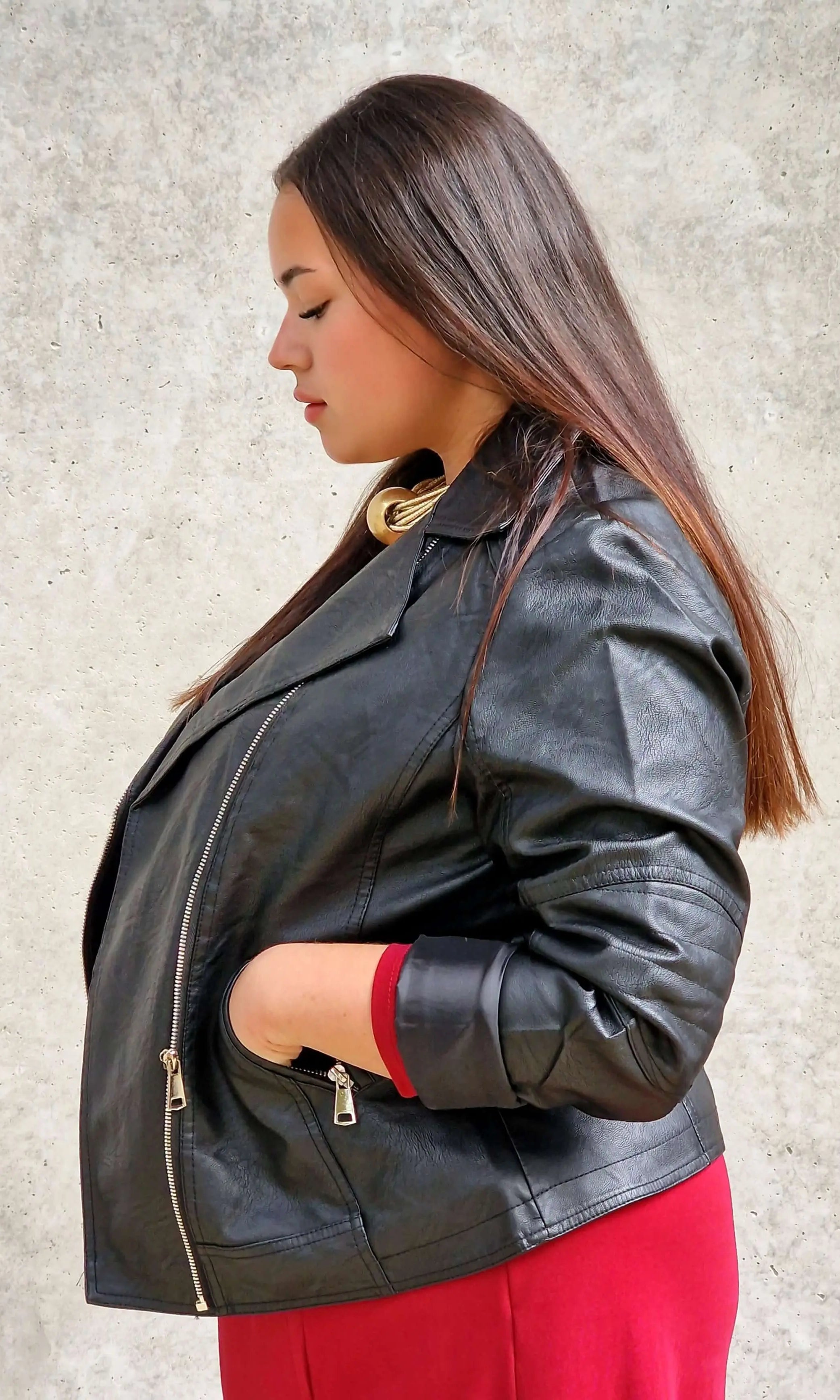 Czarna ramoneska plus size z ekoskóry – klasyka w nowoczesnym wydaniu Stylowa XL