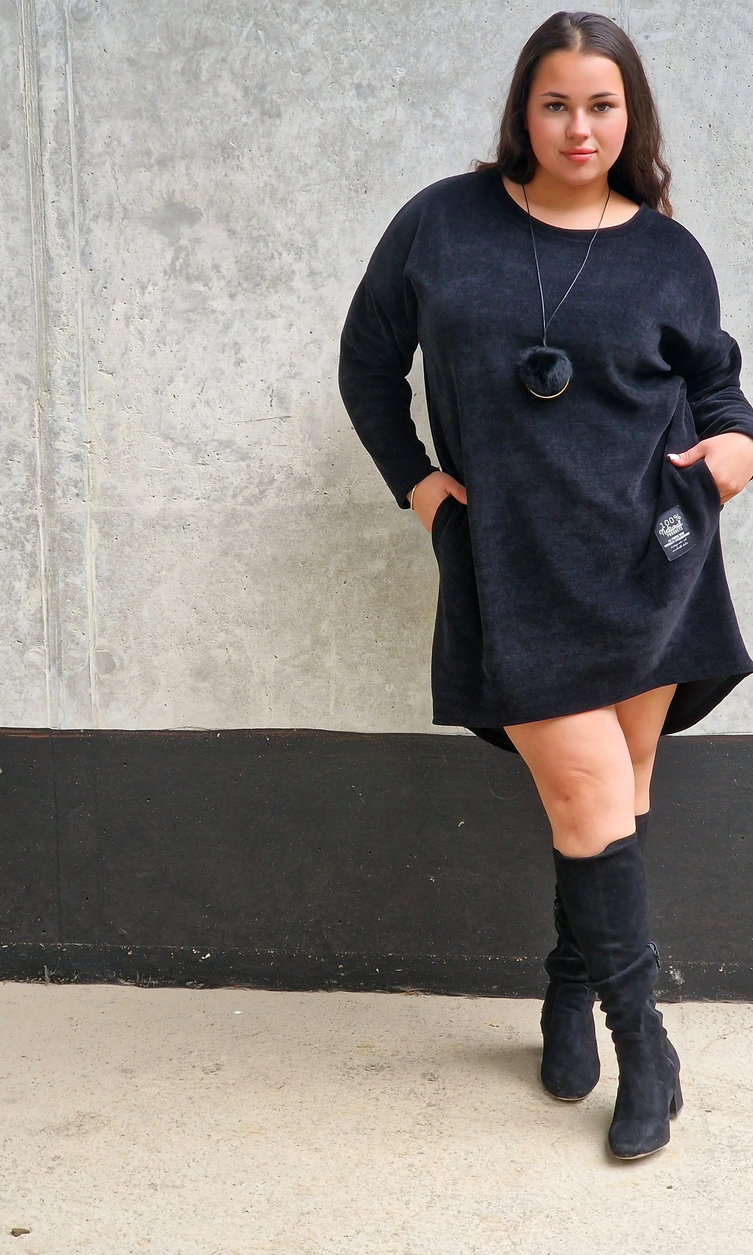 Czarna sukienka plus size z dzianiny – wygodna, stylowa i uniwersalna Stylowa XL