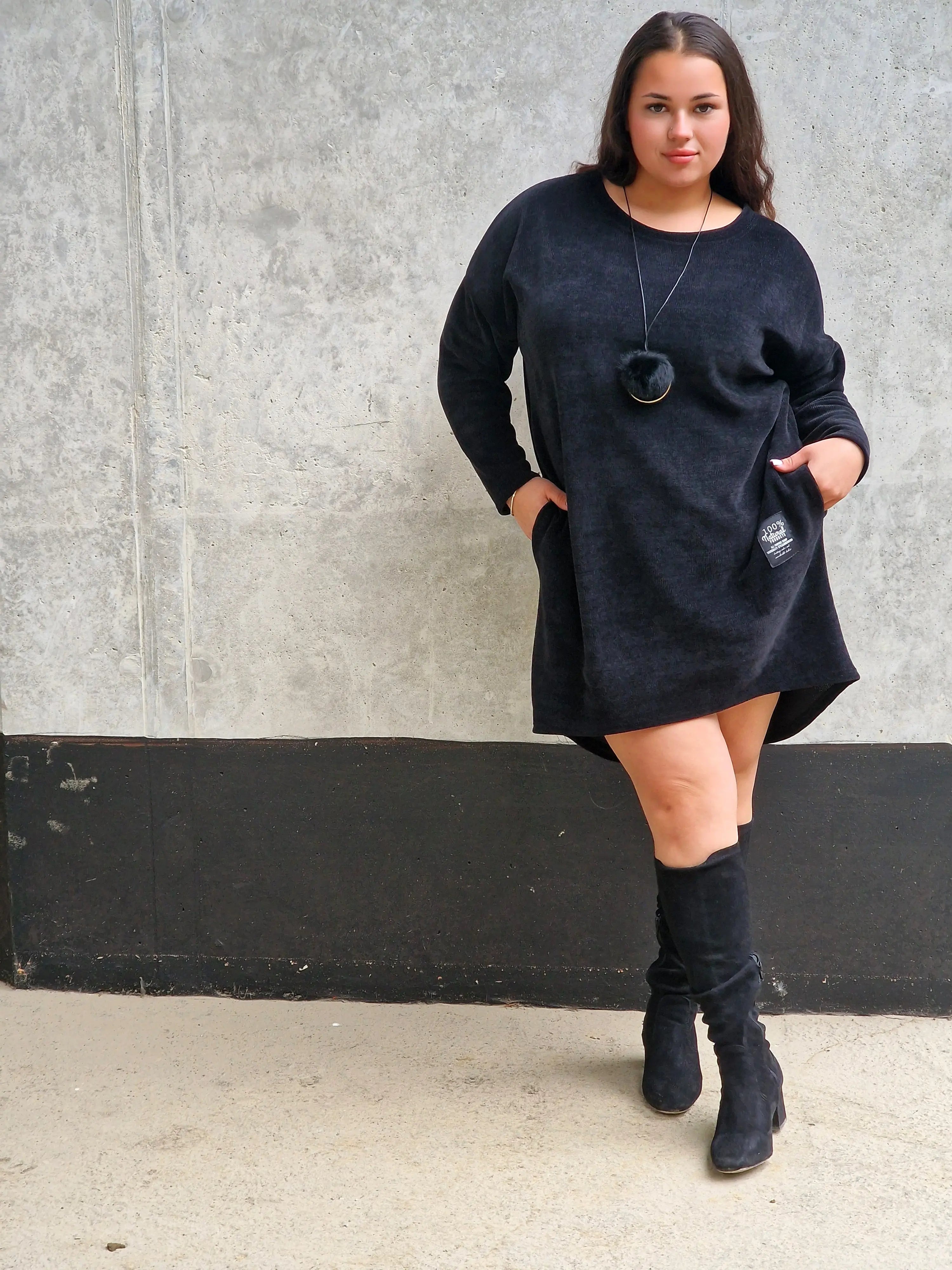 Czarna sukienka plus size z dzianiny – wygodna, stylowa i uniwersalna Stylowa XL