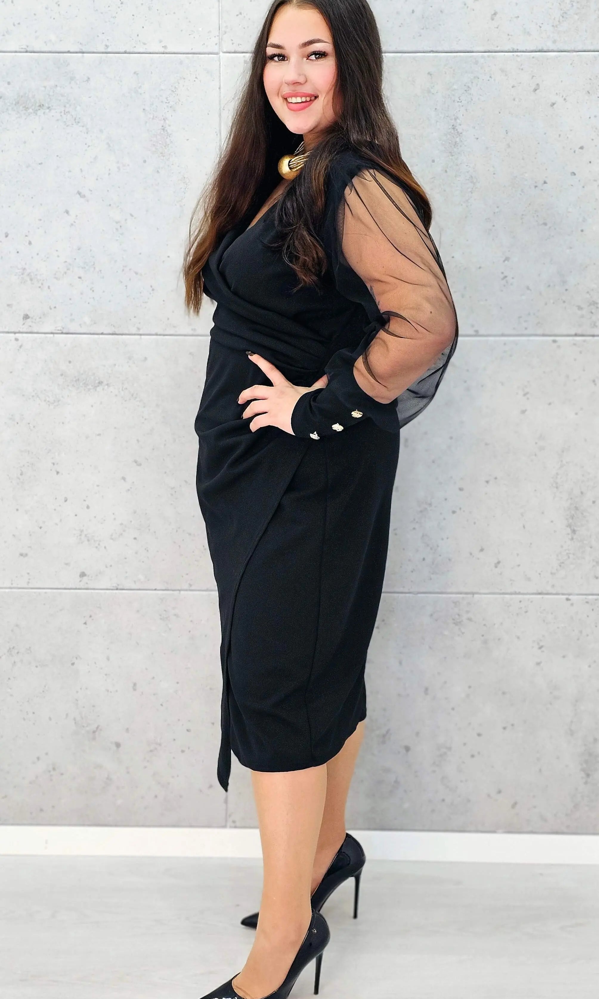 Sukienka plus size z tiulowymi rękawami i dekoltem V z tyłu