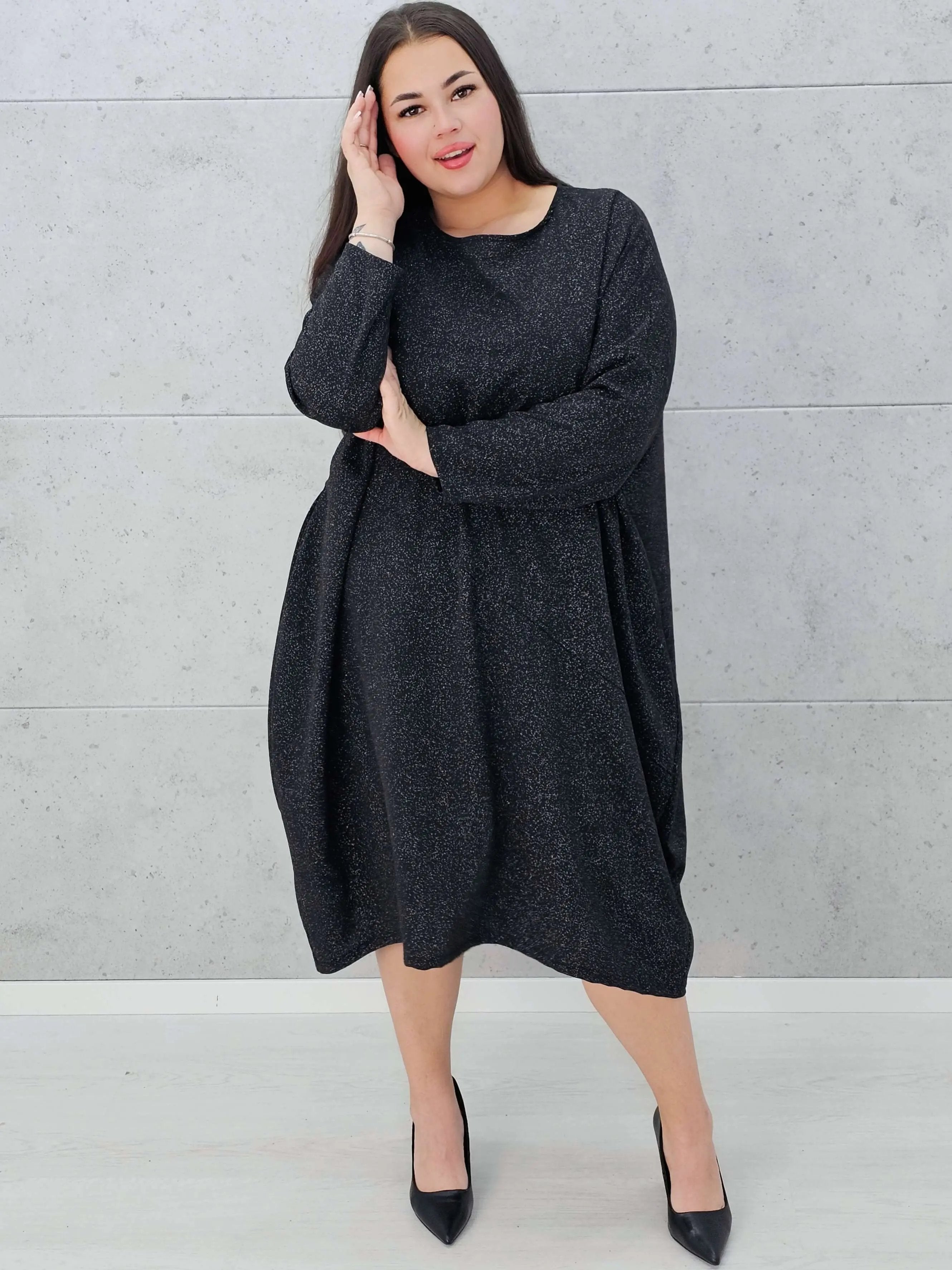 Czarna sukienka z połyskiem Stylowa XL