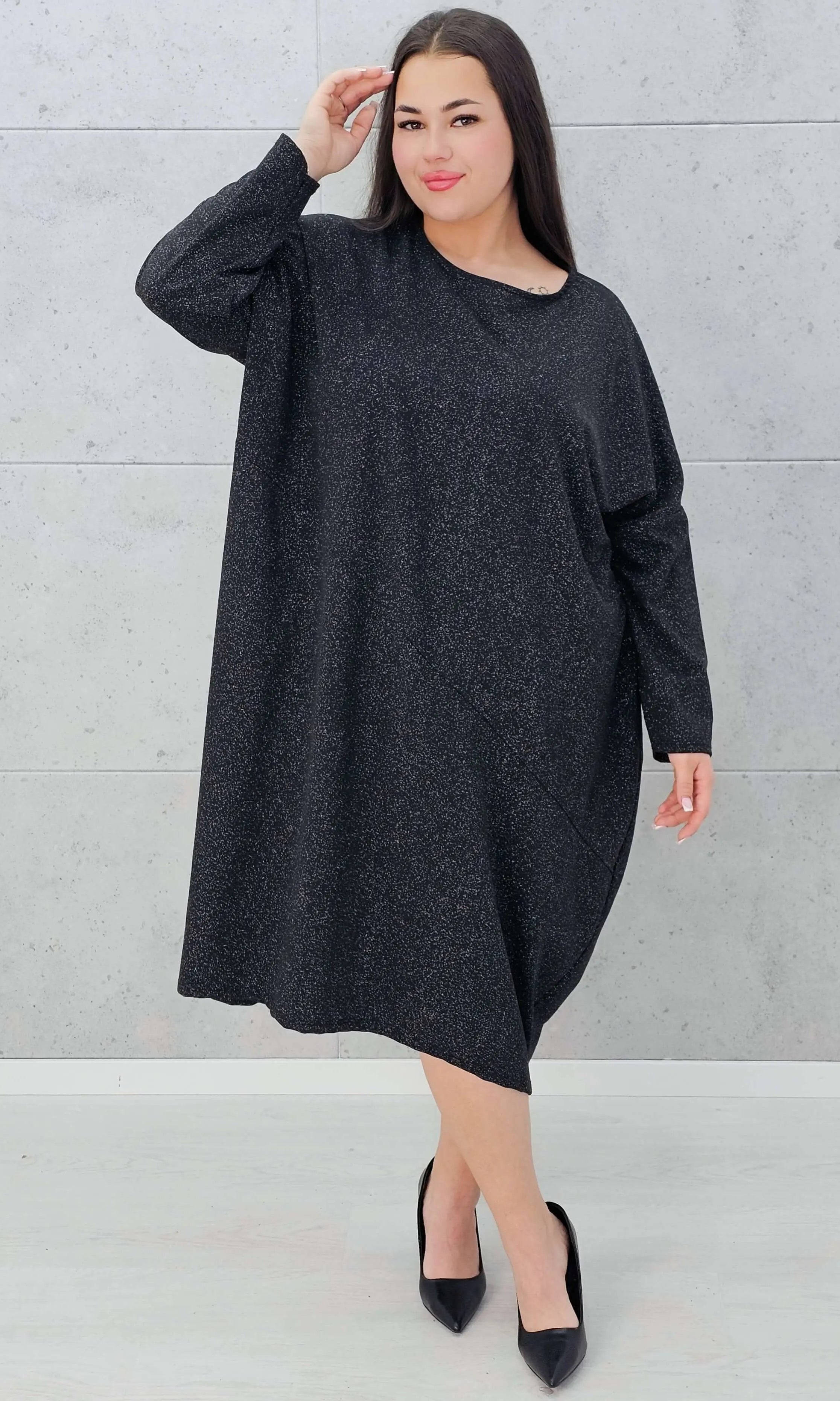 Czarna sukienka z połyskiem Stylowa XL