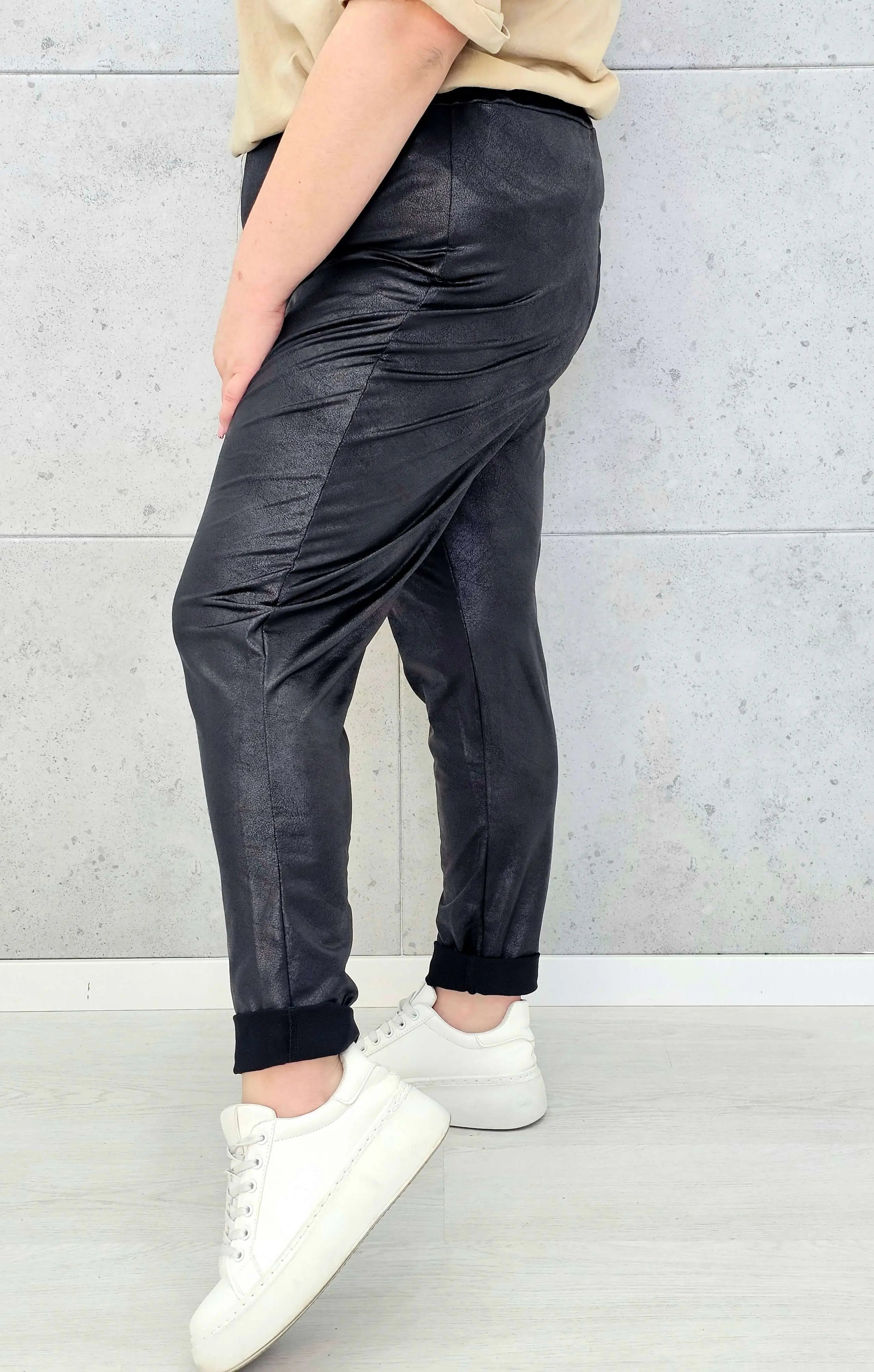 Czarne leginsy plus size z efektem skóry – wygodne i stylowe XXL Stylowa XL