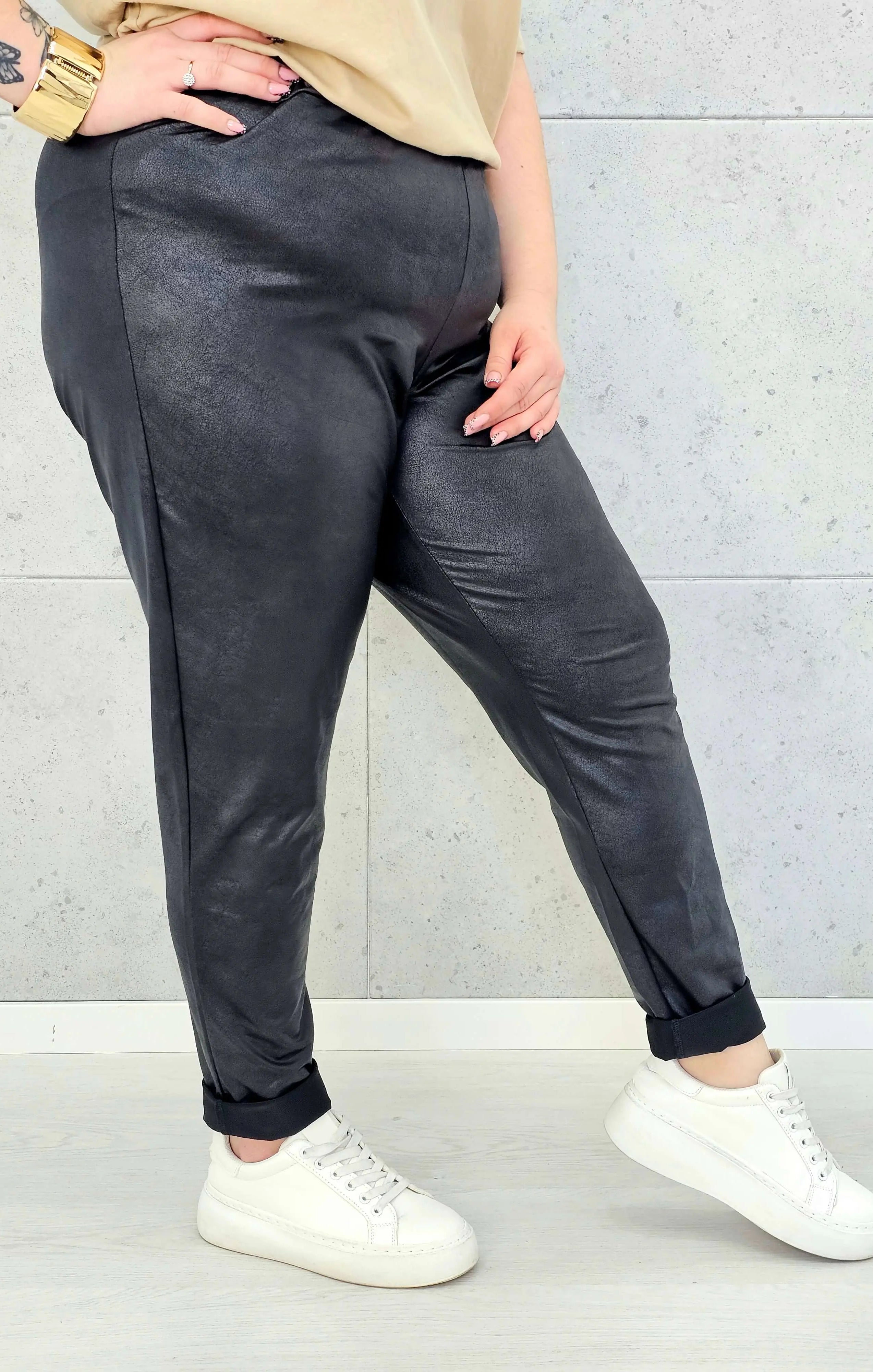 Czarne leginsy plus size z efektem skóry – wygodne i stylowe XXL Stylowa XL