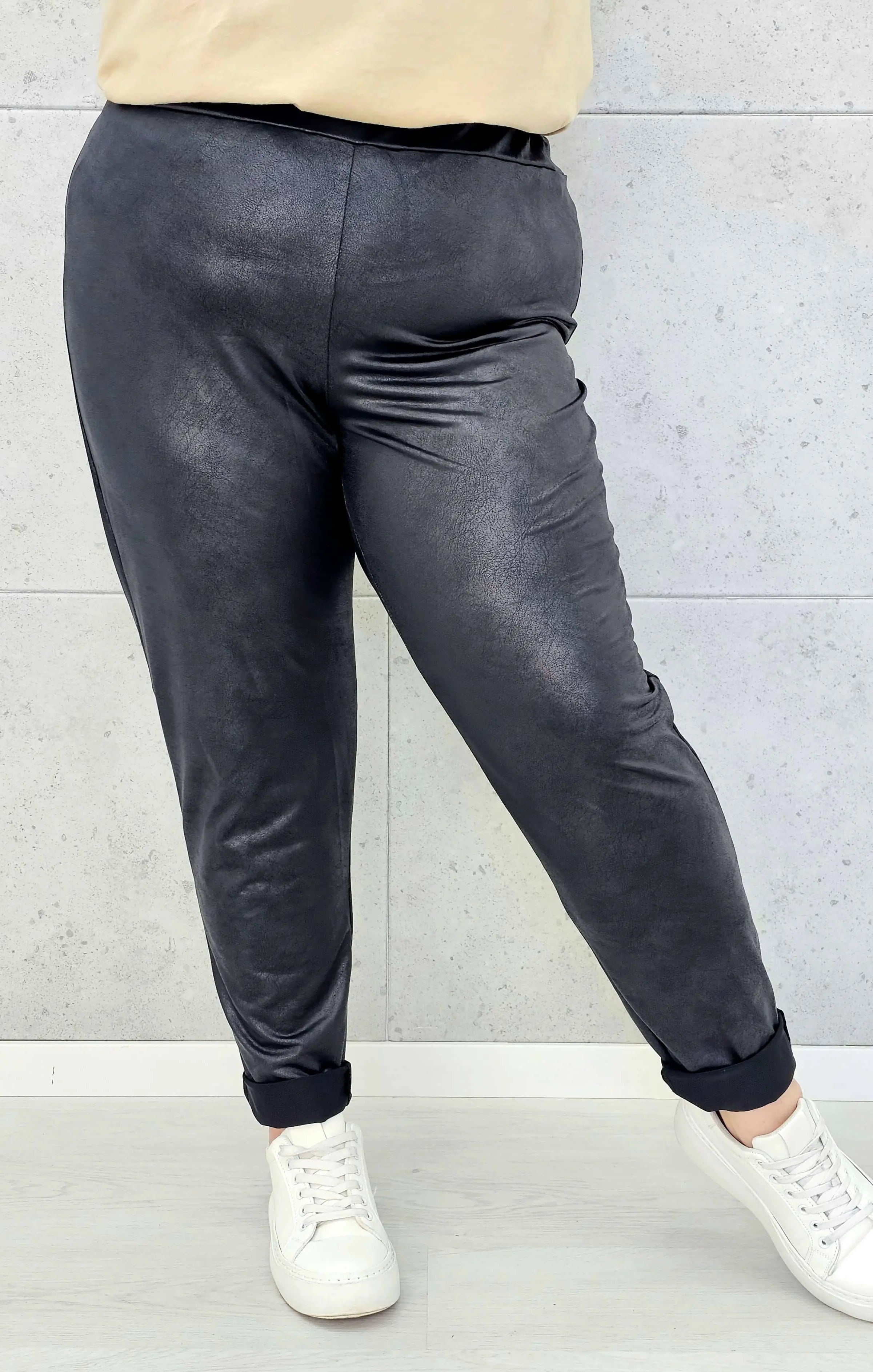 Czarne leginsy plus size z efektem skóry – wygodne i stylowe XXL Stylowa XL