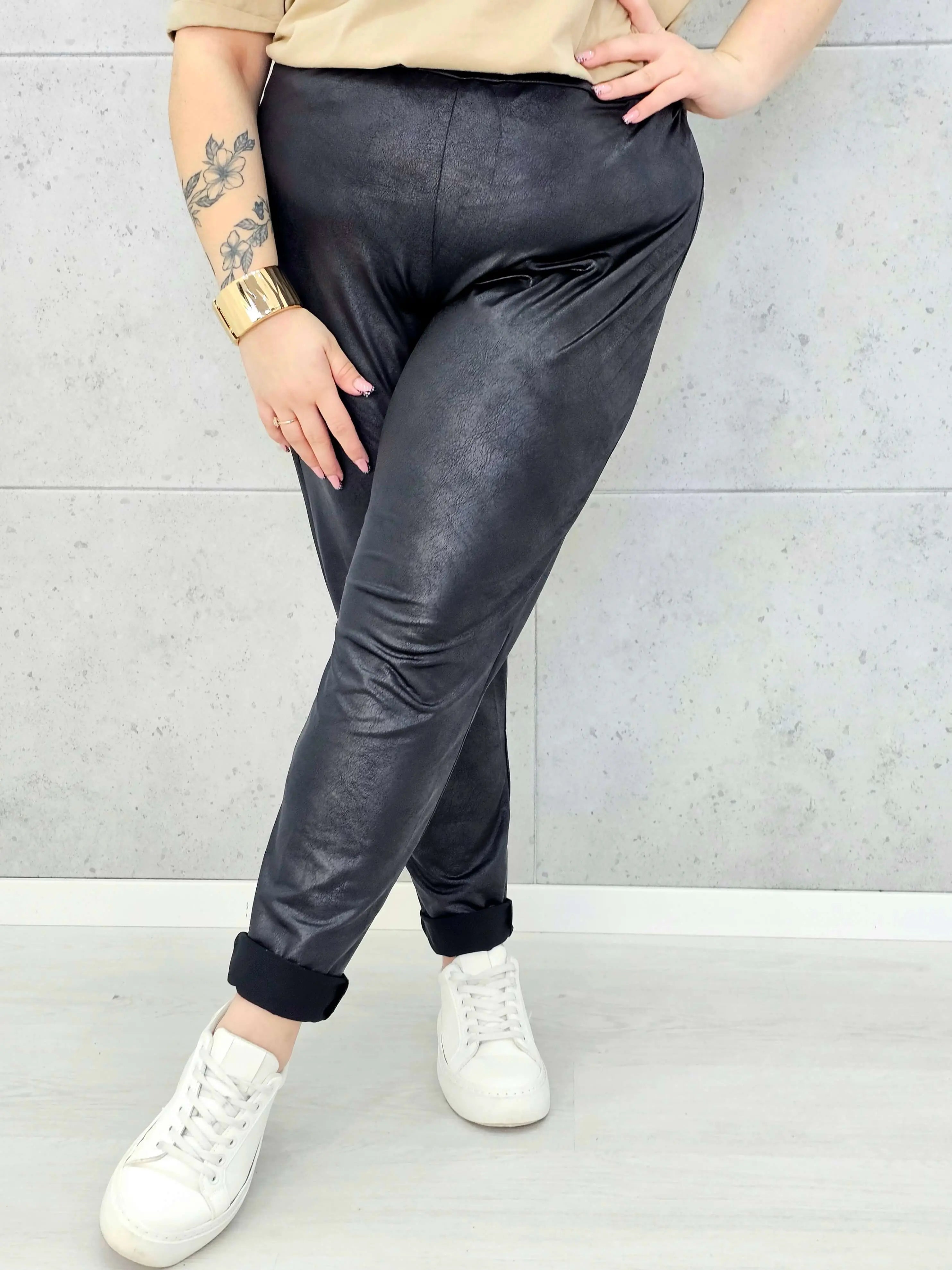 Czarne leginsy plus size z efektem skóry – wygodne i stylowe XXL Stylowa XL