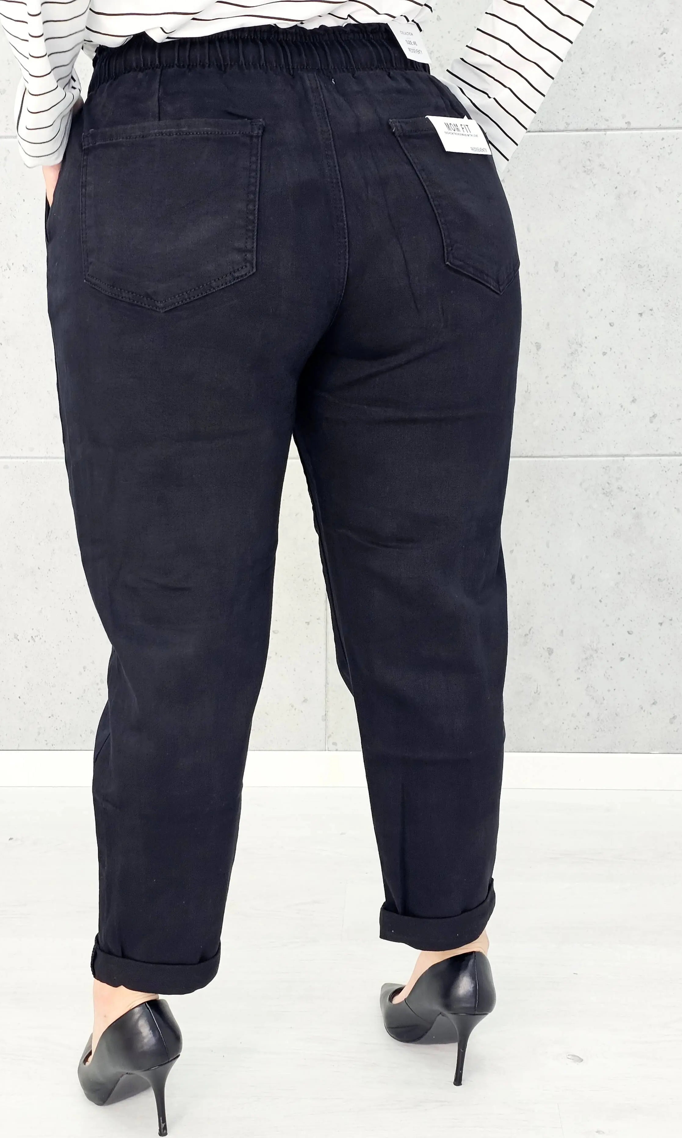 Czarne spodnie StylowaXL – komfort, elegancja i styl w modzie plus size Stylowa XL