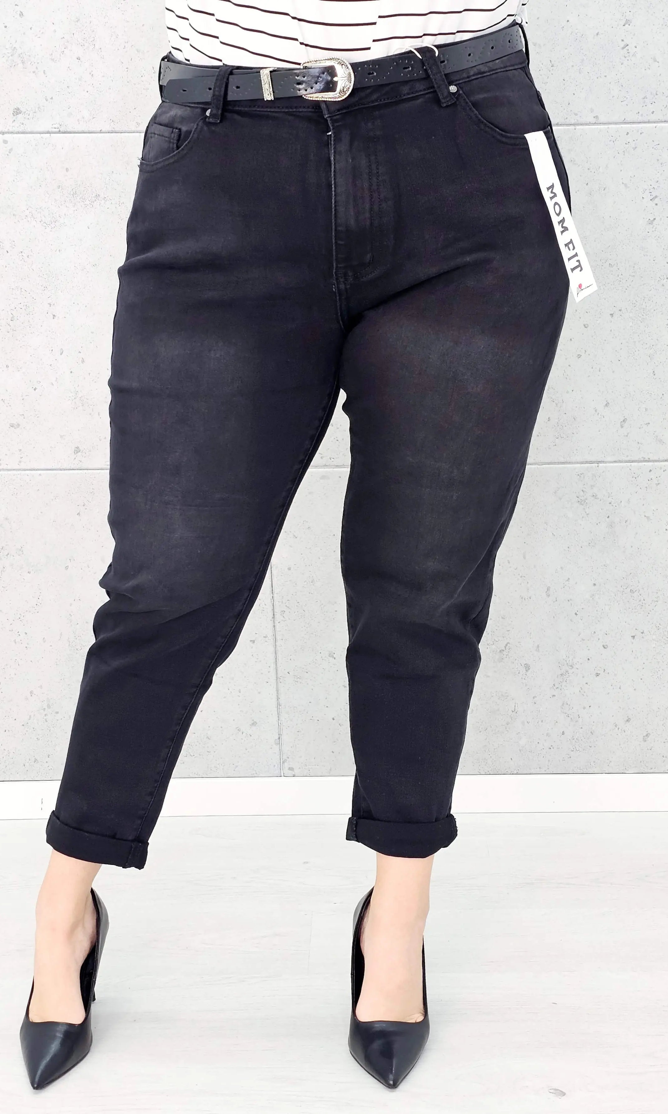 Czarne spodnie jeansowe StylowaXL Mom Fit – idealne dopasowanie w modzie plus size. Stylowa XL