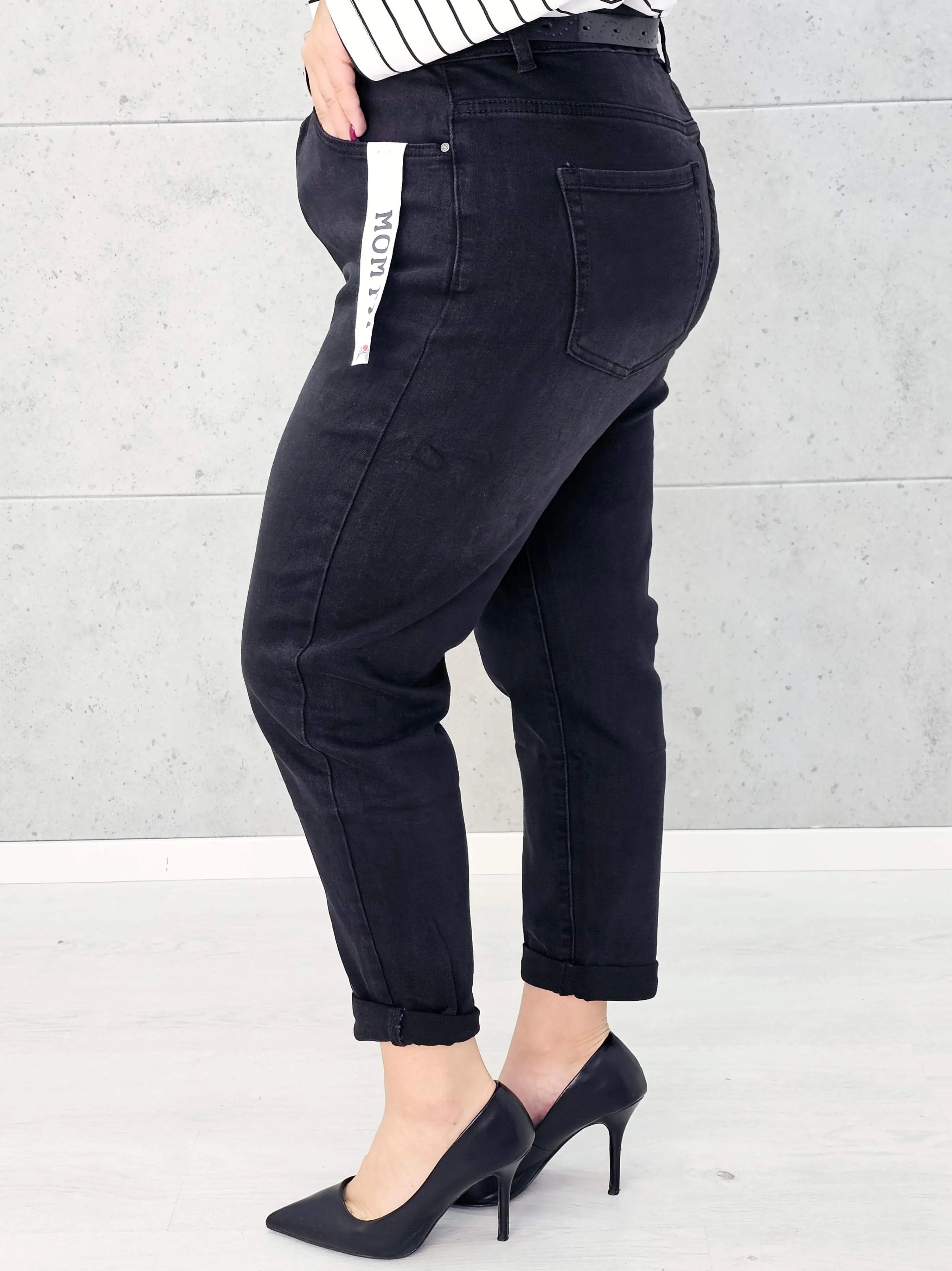 Czarne spodnie jeansowe StylowaXL Mom Fit – idealne dopasowanie w modzie plus size. Stylowa XL