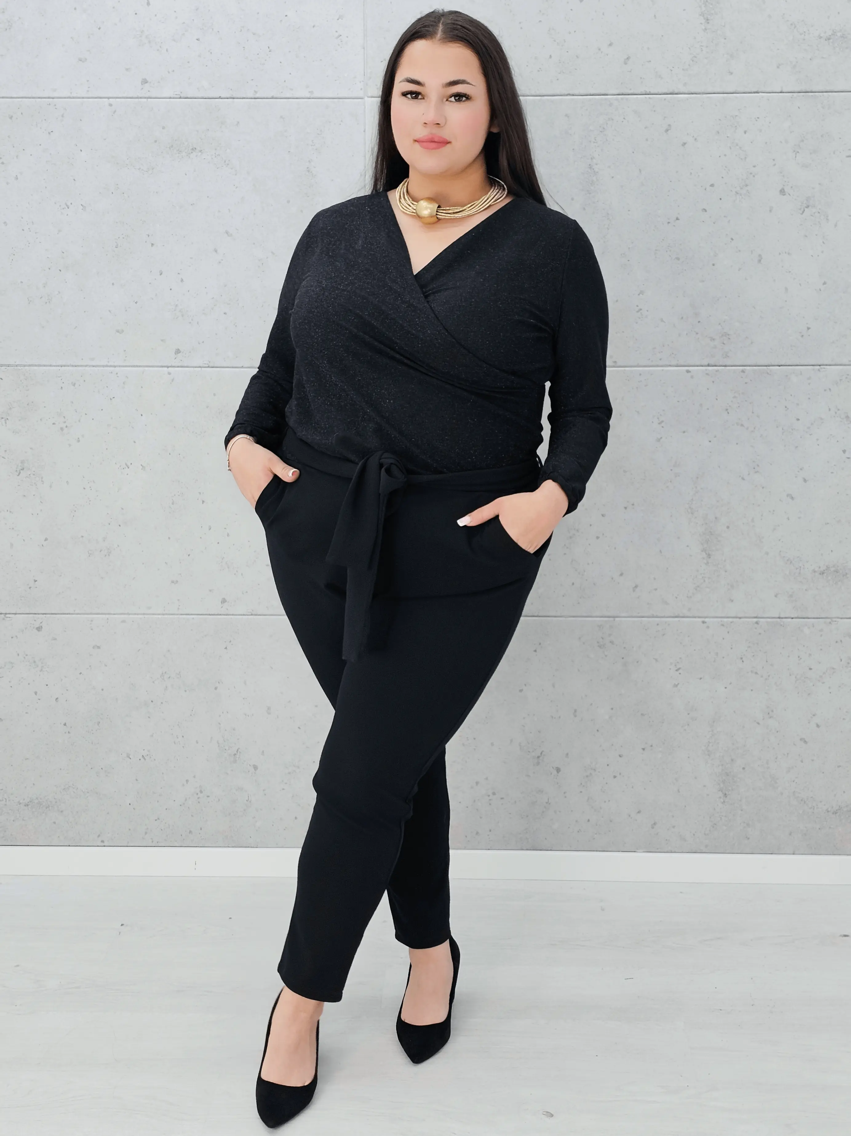 Czarny kombinezon z wiązaniem Stylowa XL