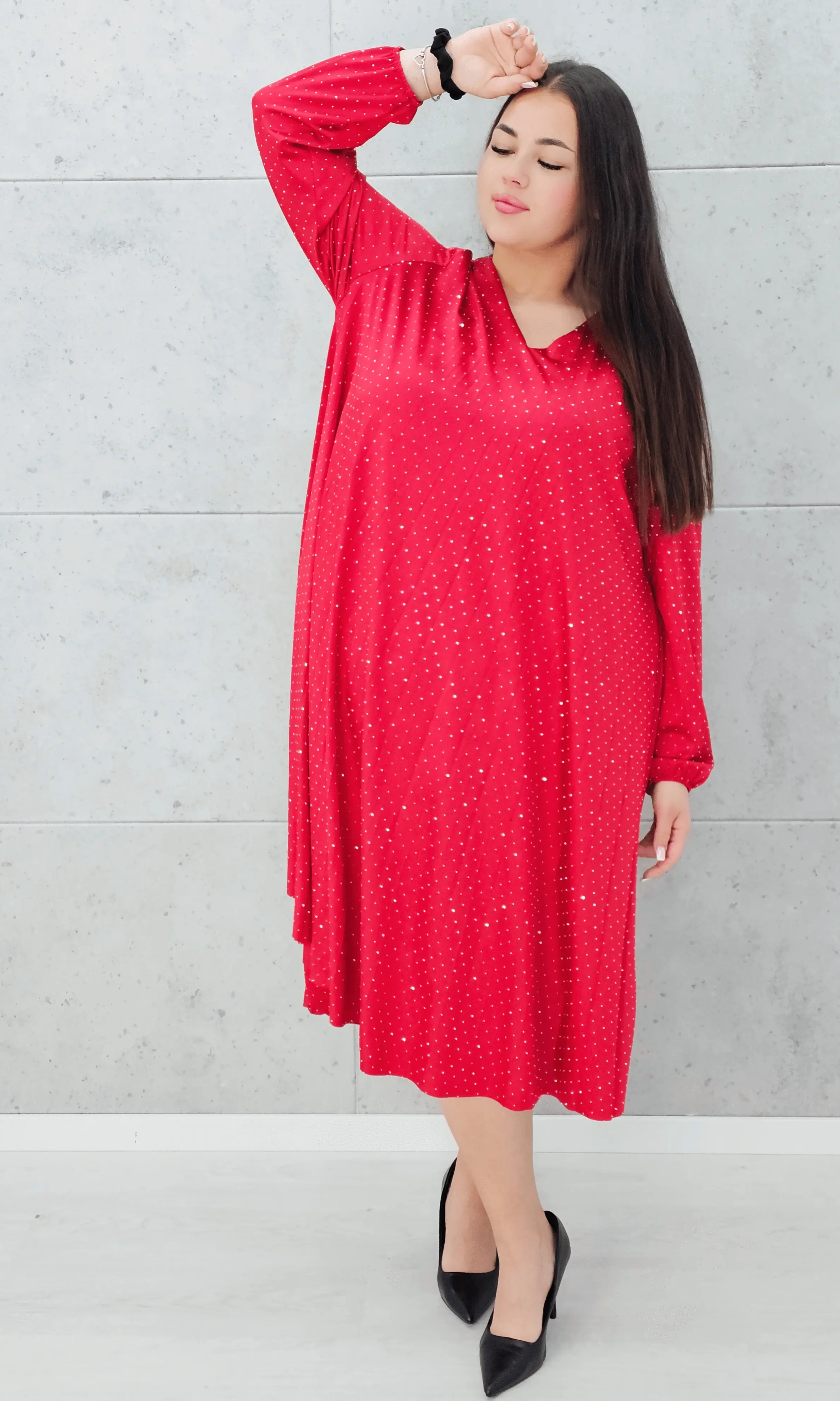 Czerwona sukienka w groszki z dekoltem V Stylowa XL