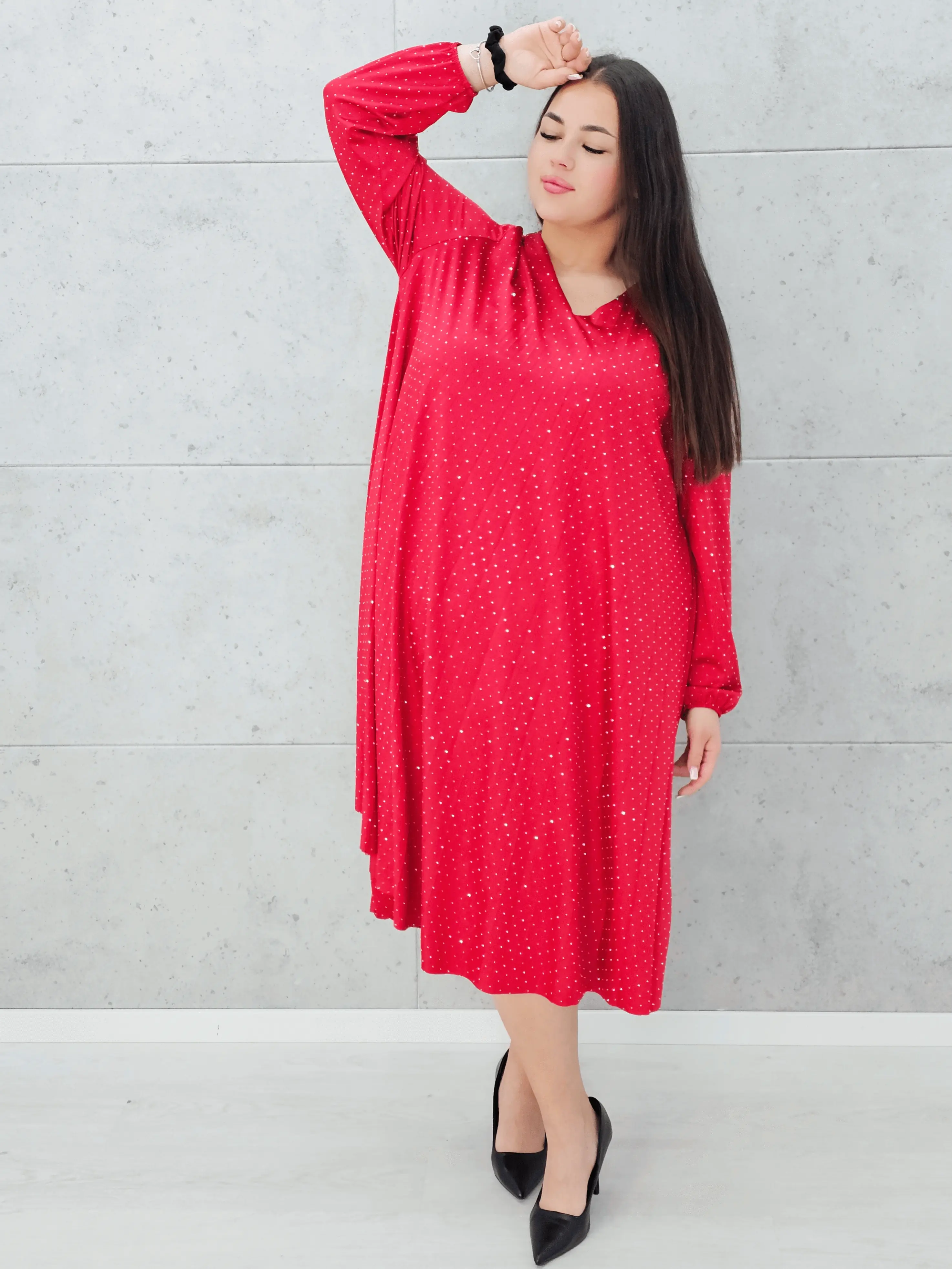 Czerwona sukienka w groszki z dekoltem V Stylowa XL