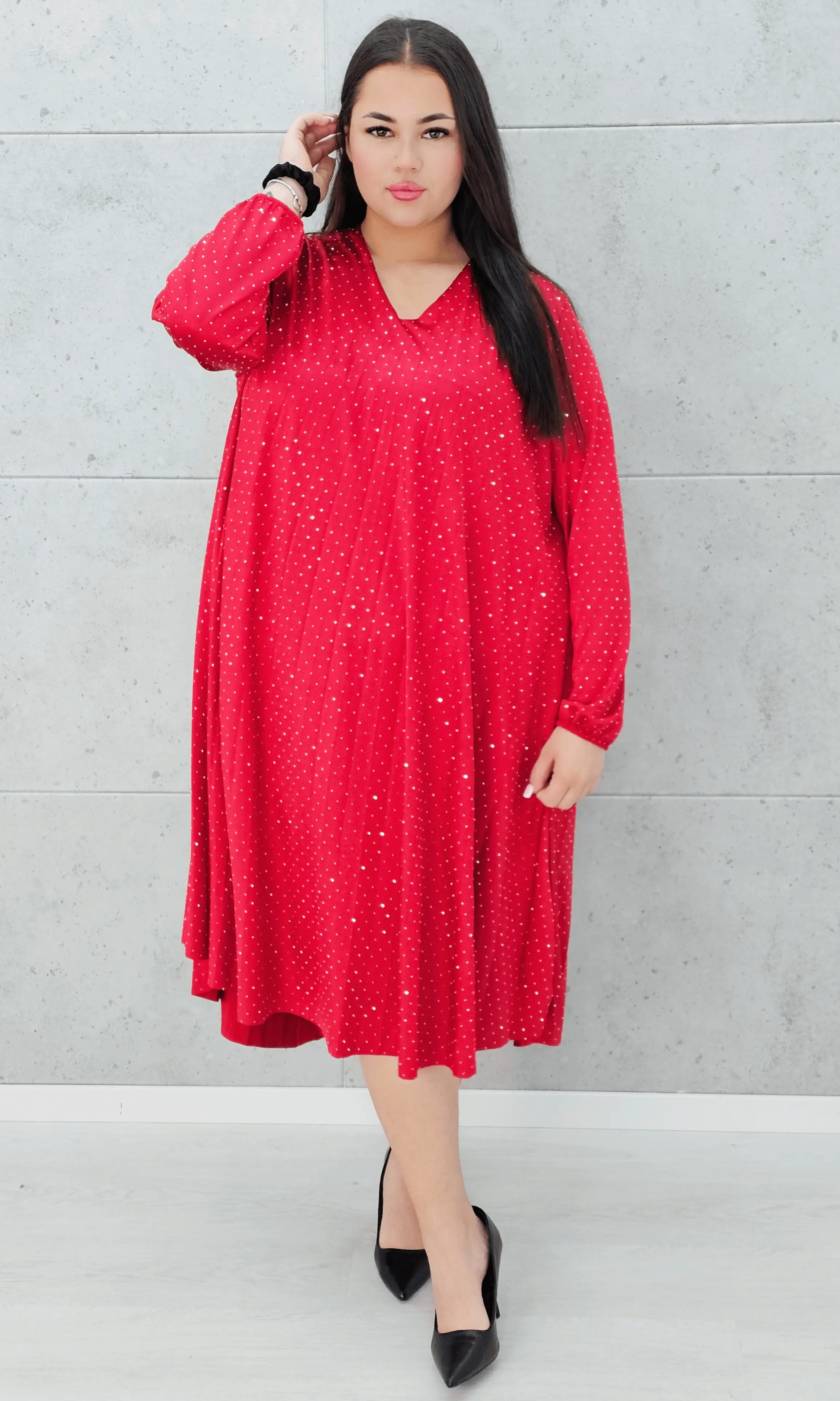 Czerwona sukienka w groszki z dekoltem V Stylowa XL