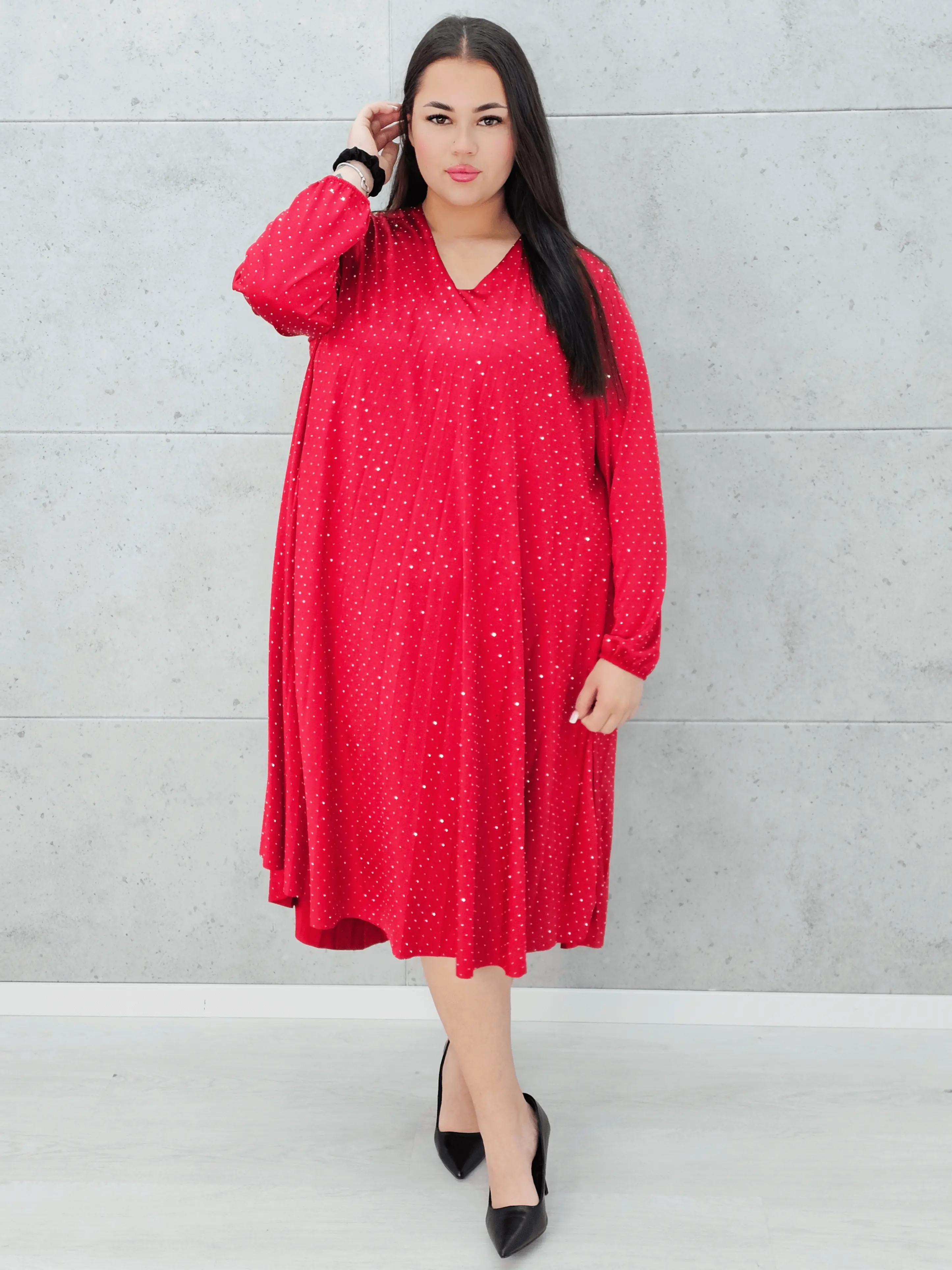 Czerwona sukienka w groszki z dekoltem V Stylowa XL