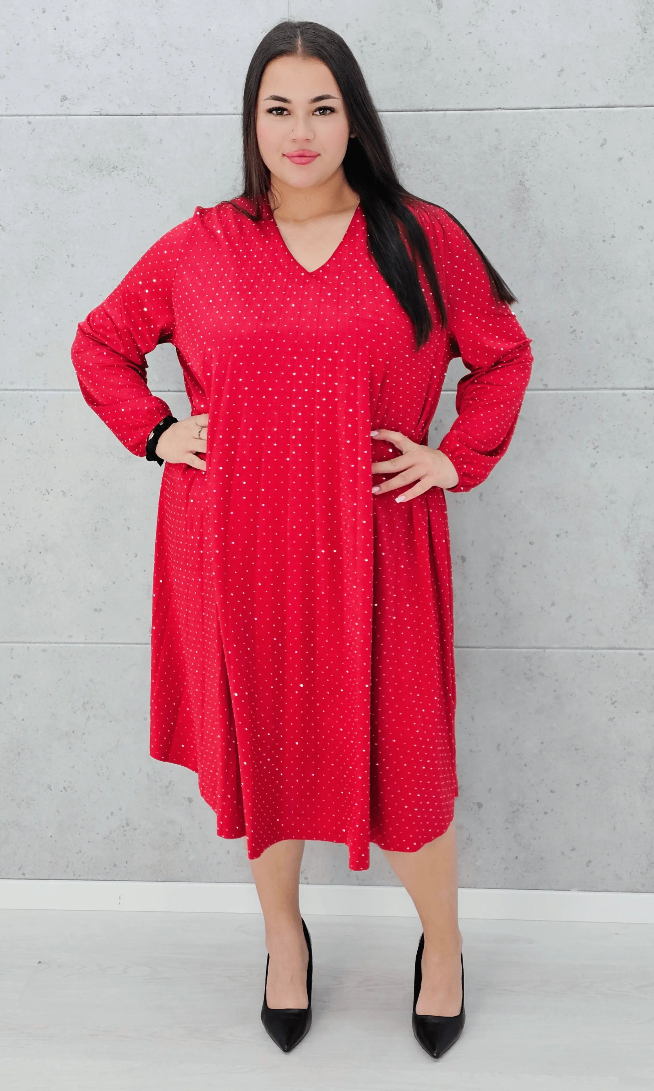 Czerwona sukienka w groszki z dekoltem V Stylowa XL