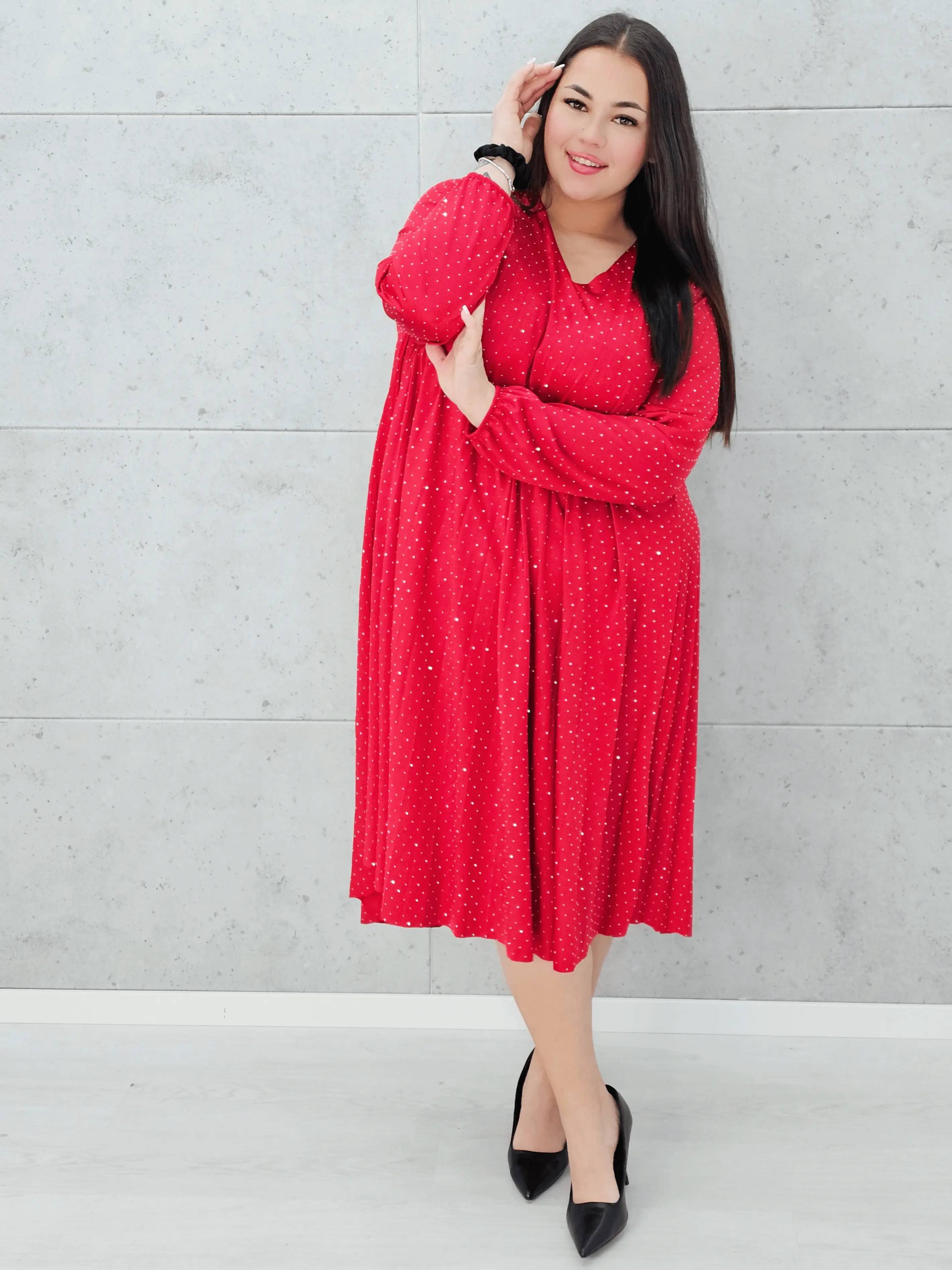 Czerwona sukienka w groszki z dekoltem V Stylowa XL