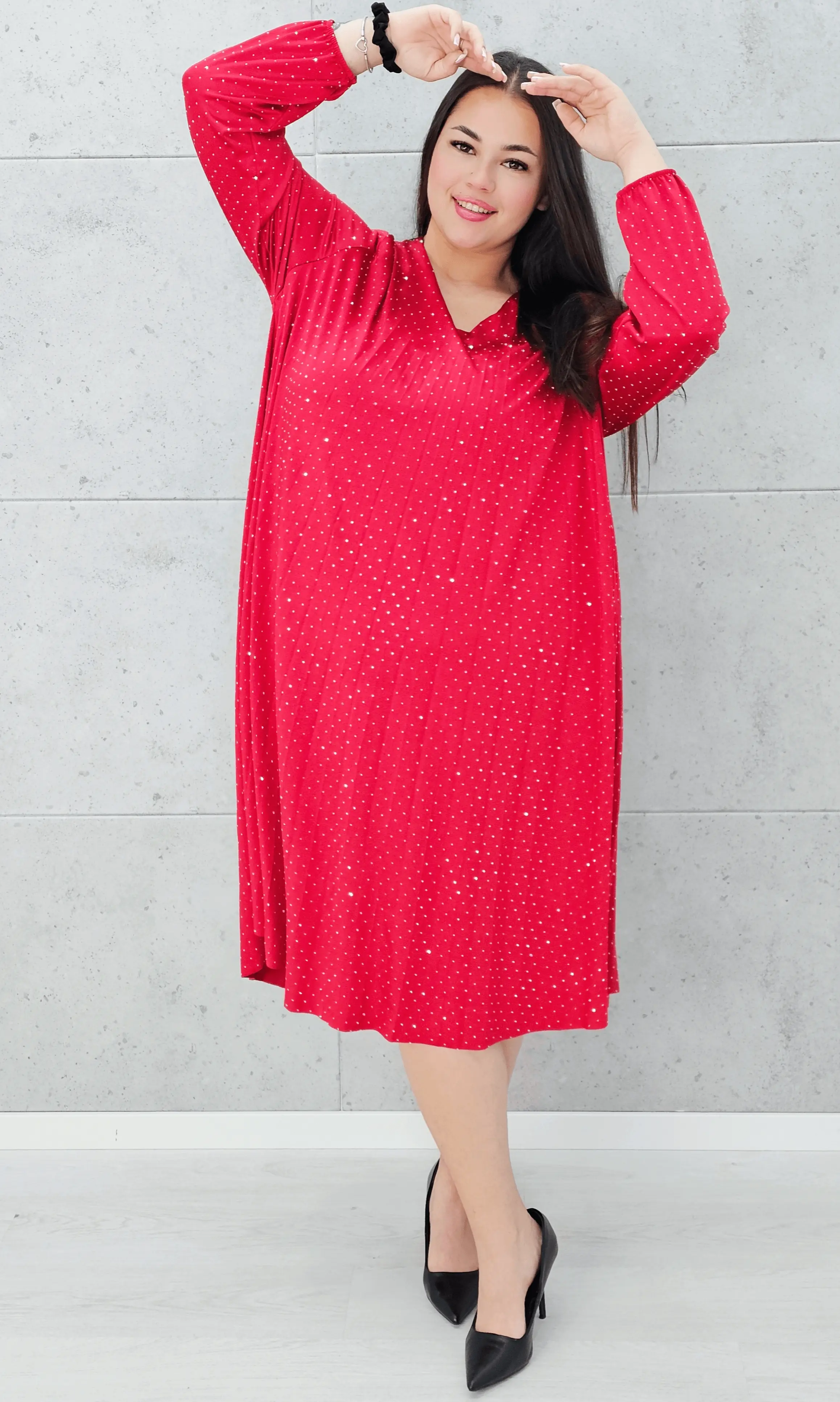 Czerwona sukienka w groszki z dekoltem V Stylowa XL