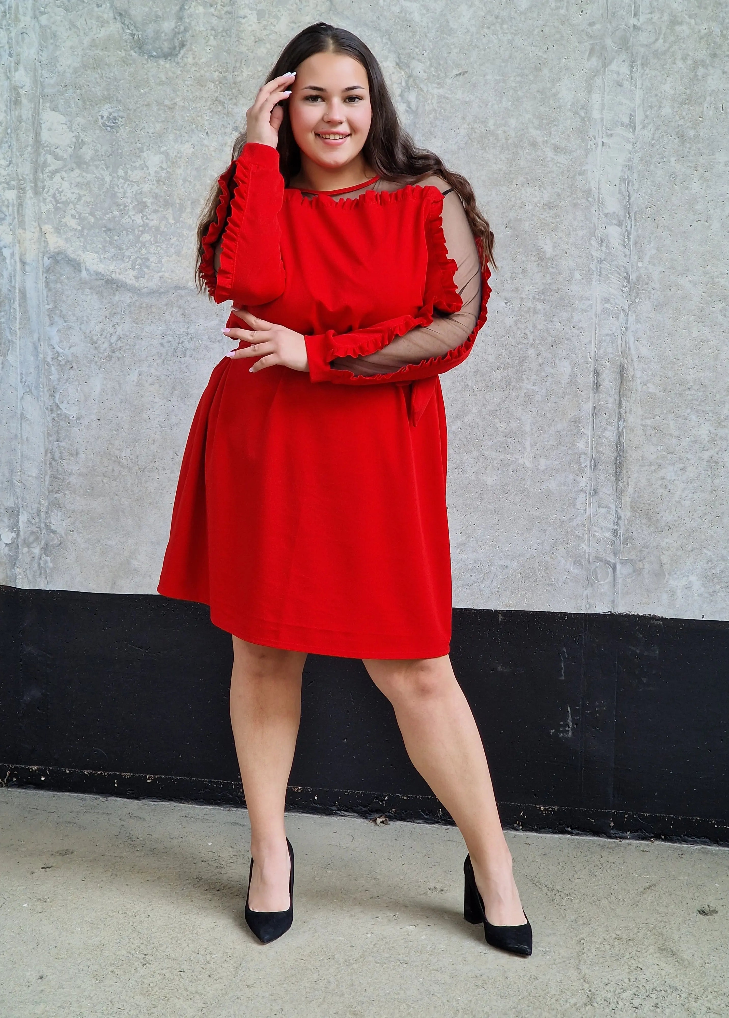 Czerwona sukienka z odkrytymi ramionami Stylowa XL