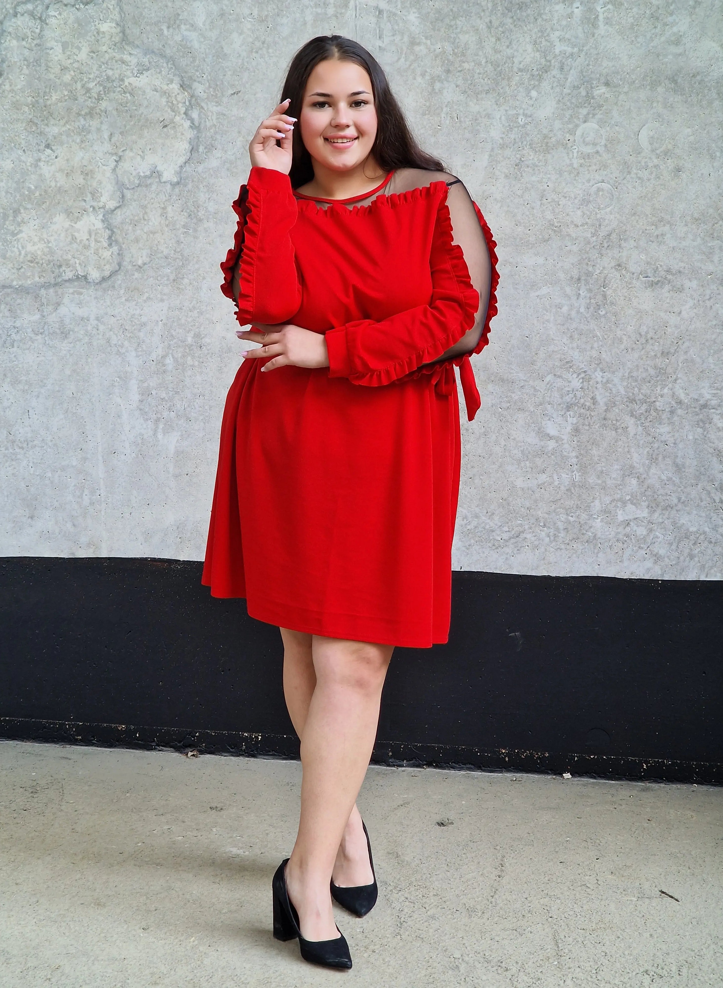 Czerwona sukienka z odkrytymi ramionami Stylowa XL