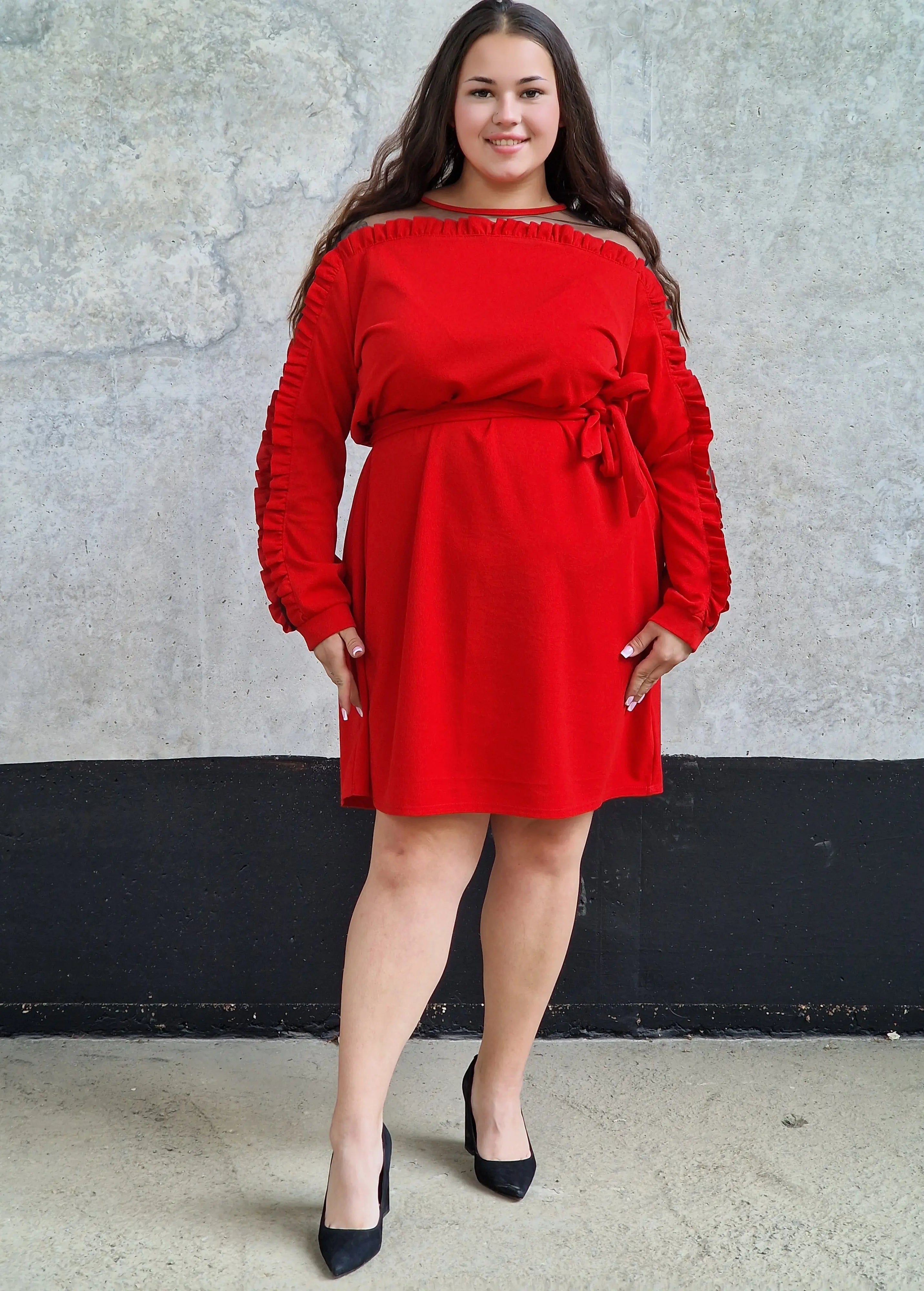 Czerwona sukienka z odkrytymi ramionami Stylowa XL