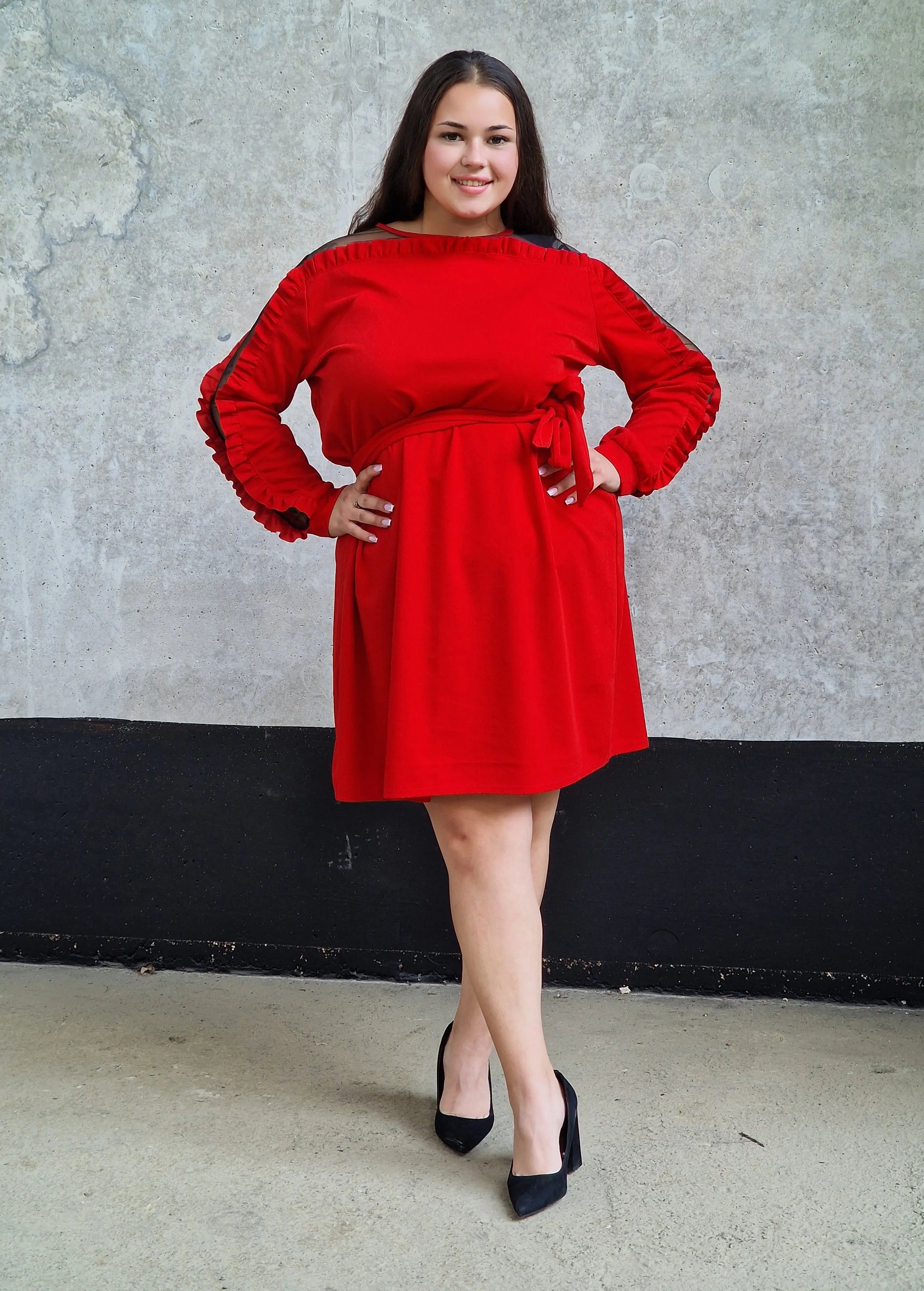 Czerwona sukienka z odkrytymi ramionami Stylowa XL