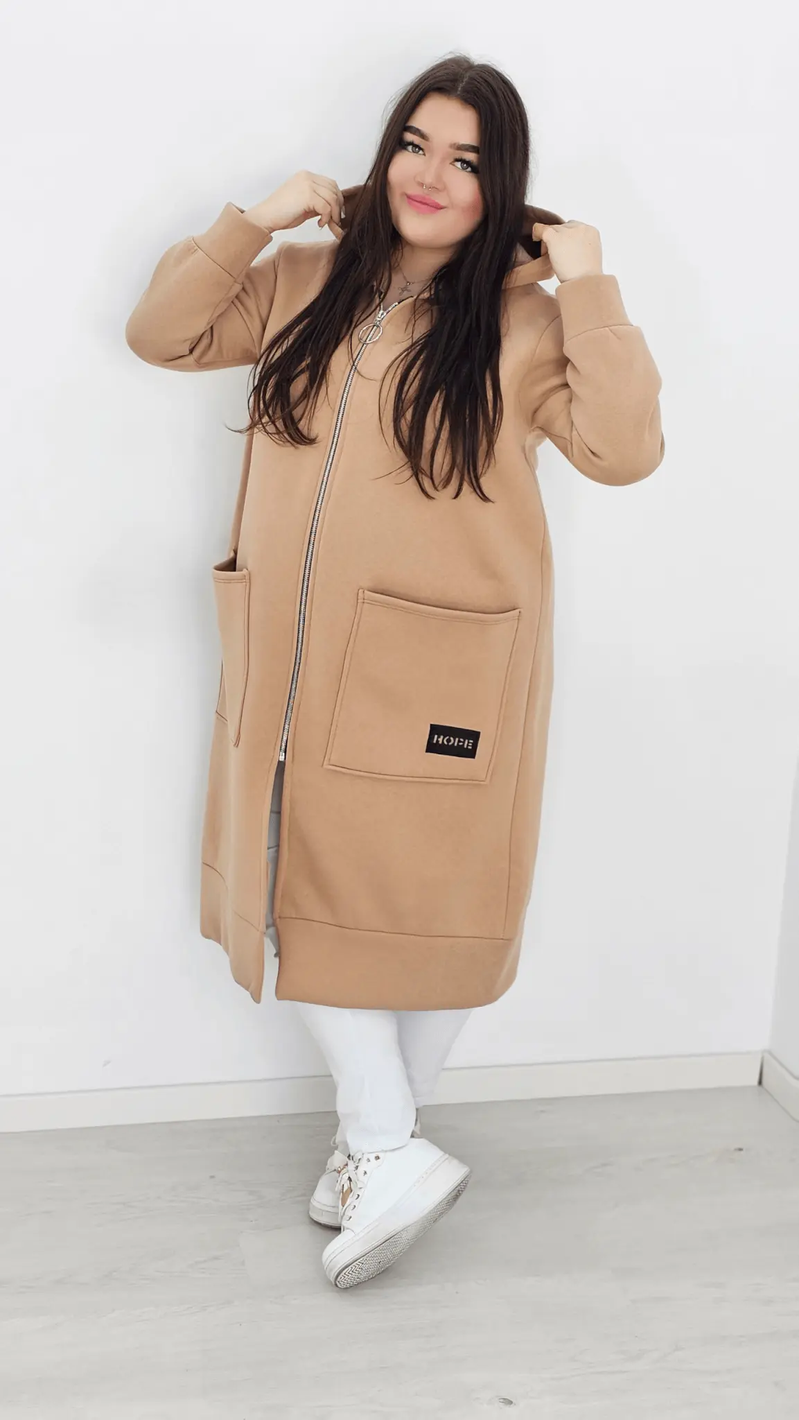 Długa bluza z kapturem – komfort i styl na co dzień - jasny brąz Stylowa XL