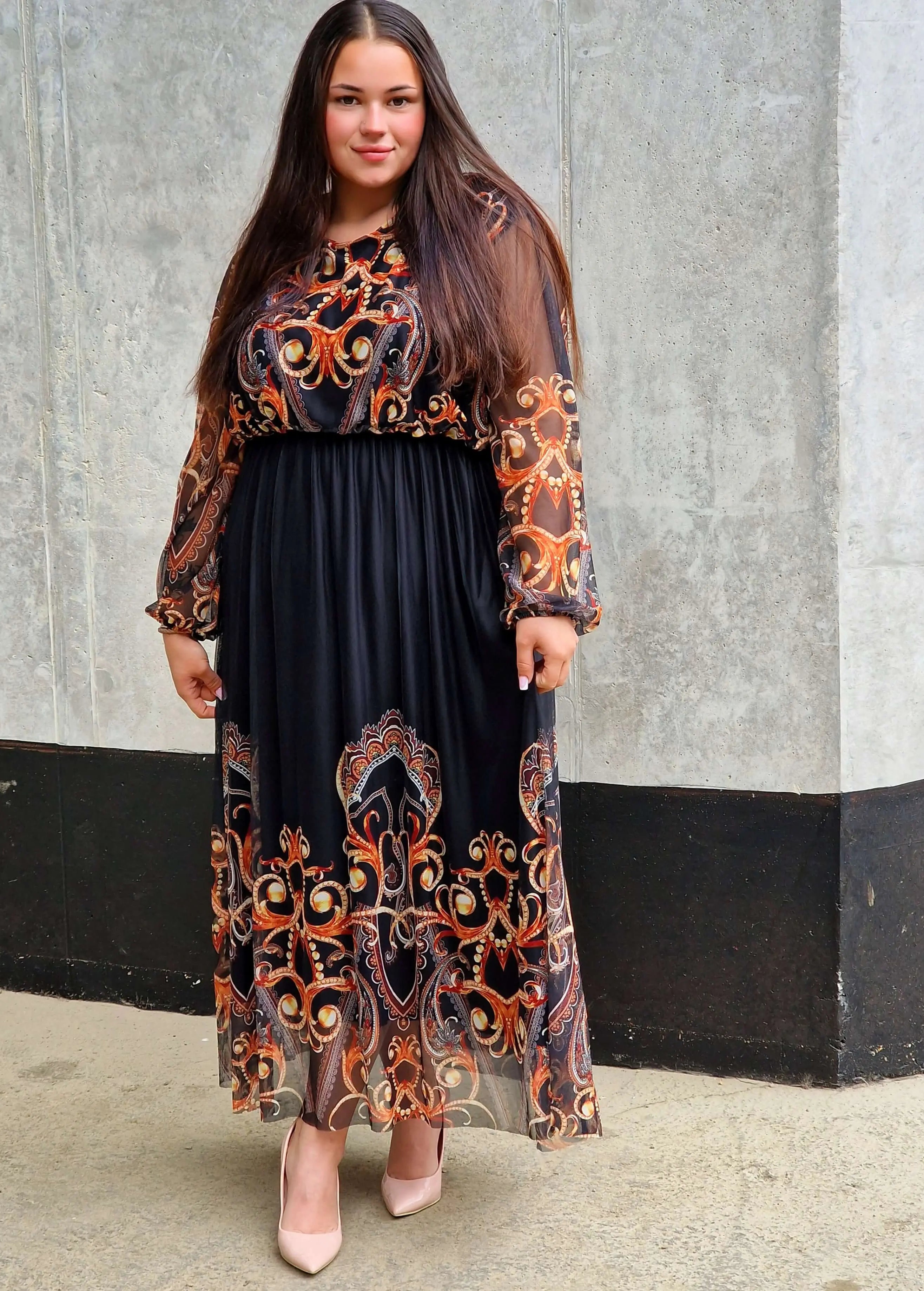 Długa sukienka plus size – elegancka, kobieca i pełna klasy propozycja Stylowa XL