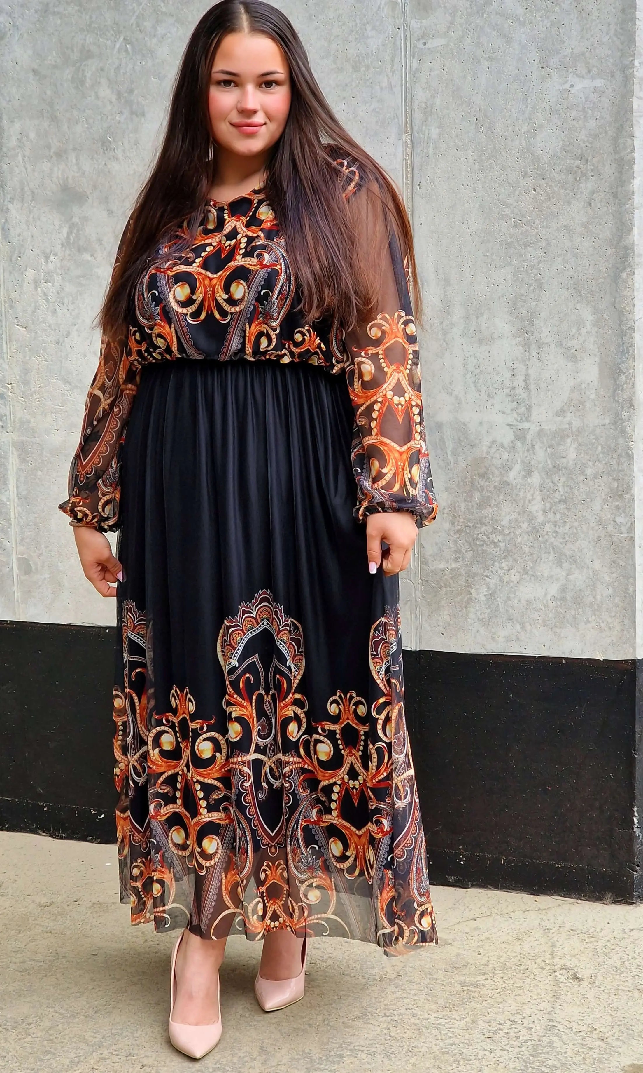 Długa sukienka plus size – elegancka, kobieca i pełna klasy propozycja Stylowa XL