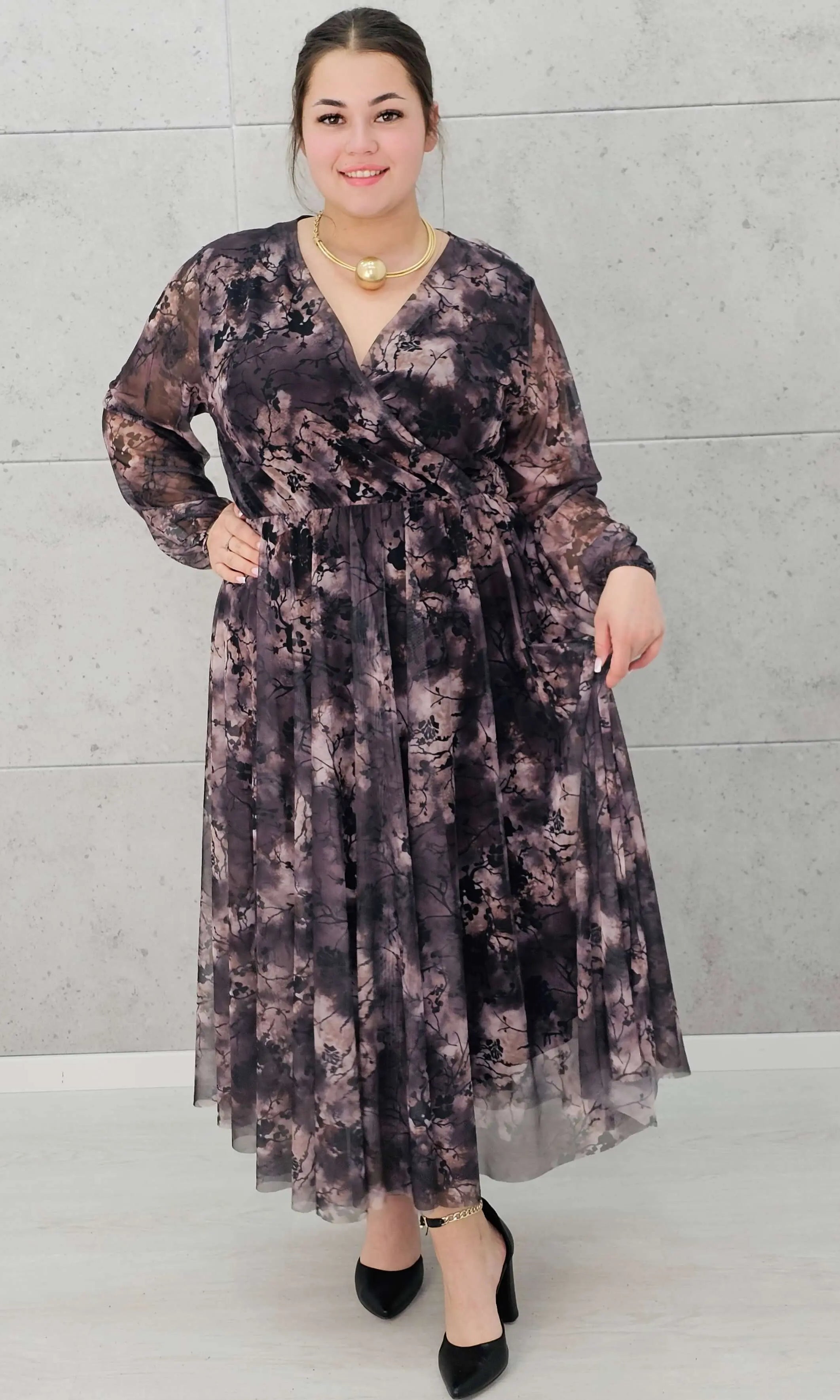 Długa sukienka plus size w print – elegancja, styl i wygoda w jednym Stylowa XL