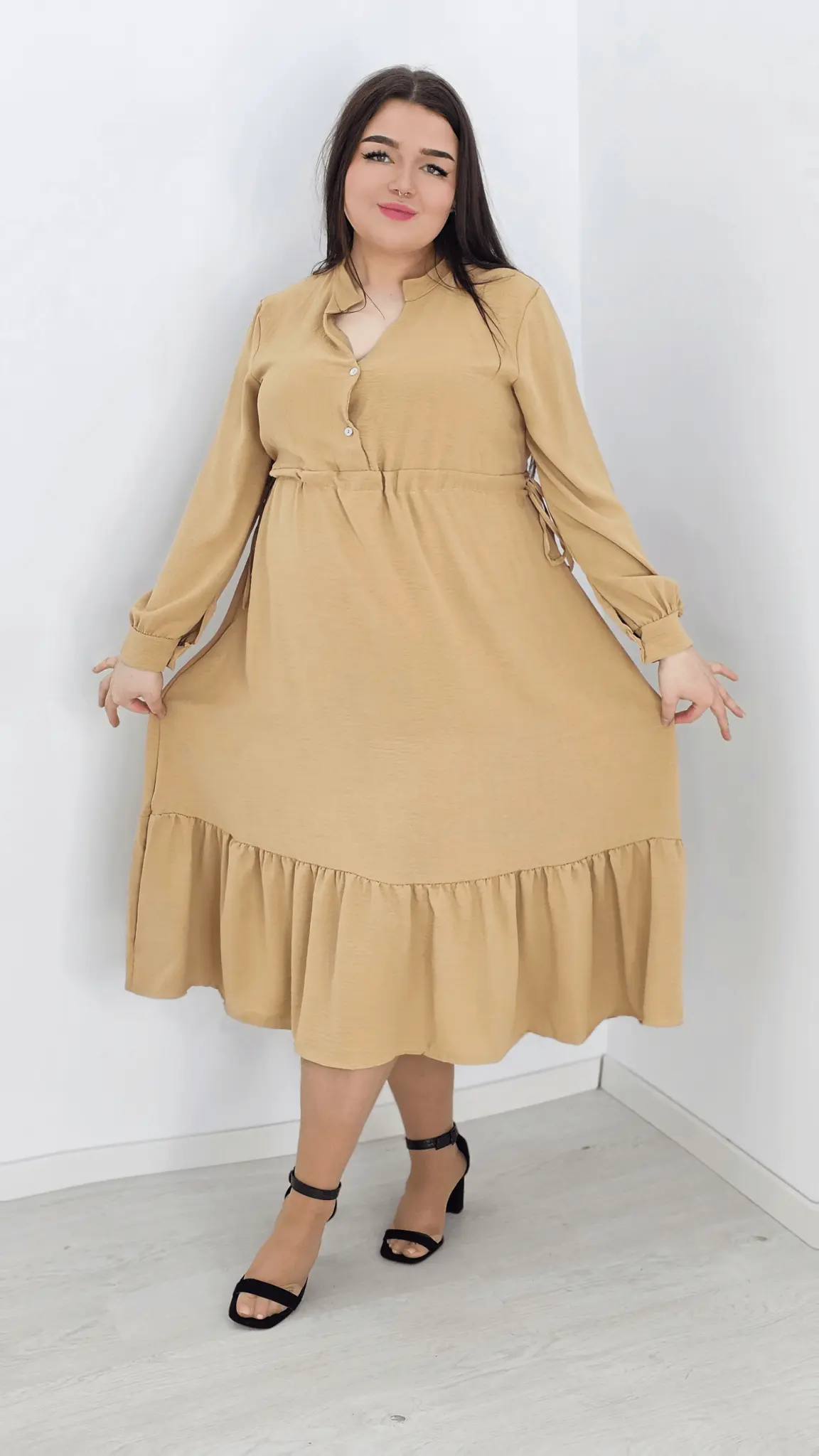 Długa sukienka z ściągaczem w tali - beż Stylowa XL