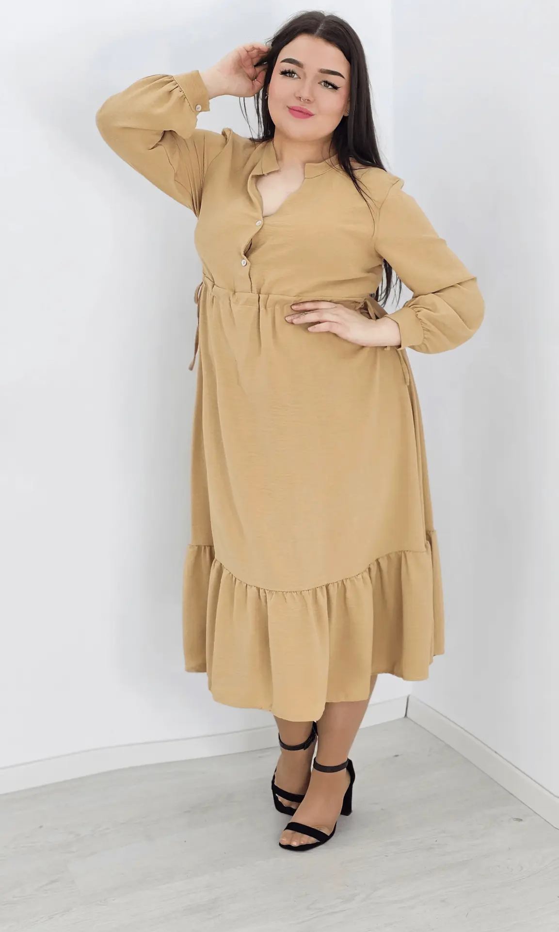 Długa sukienka z ściągaczem w tali - beż Stylowa XL