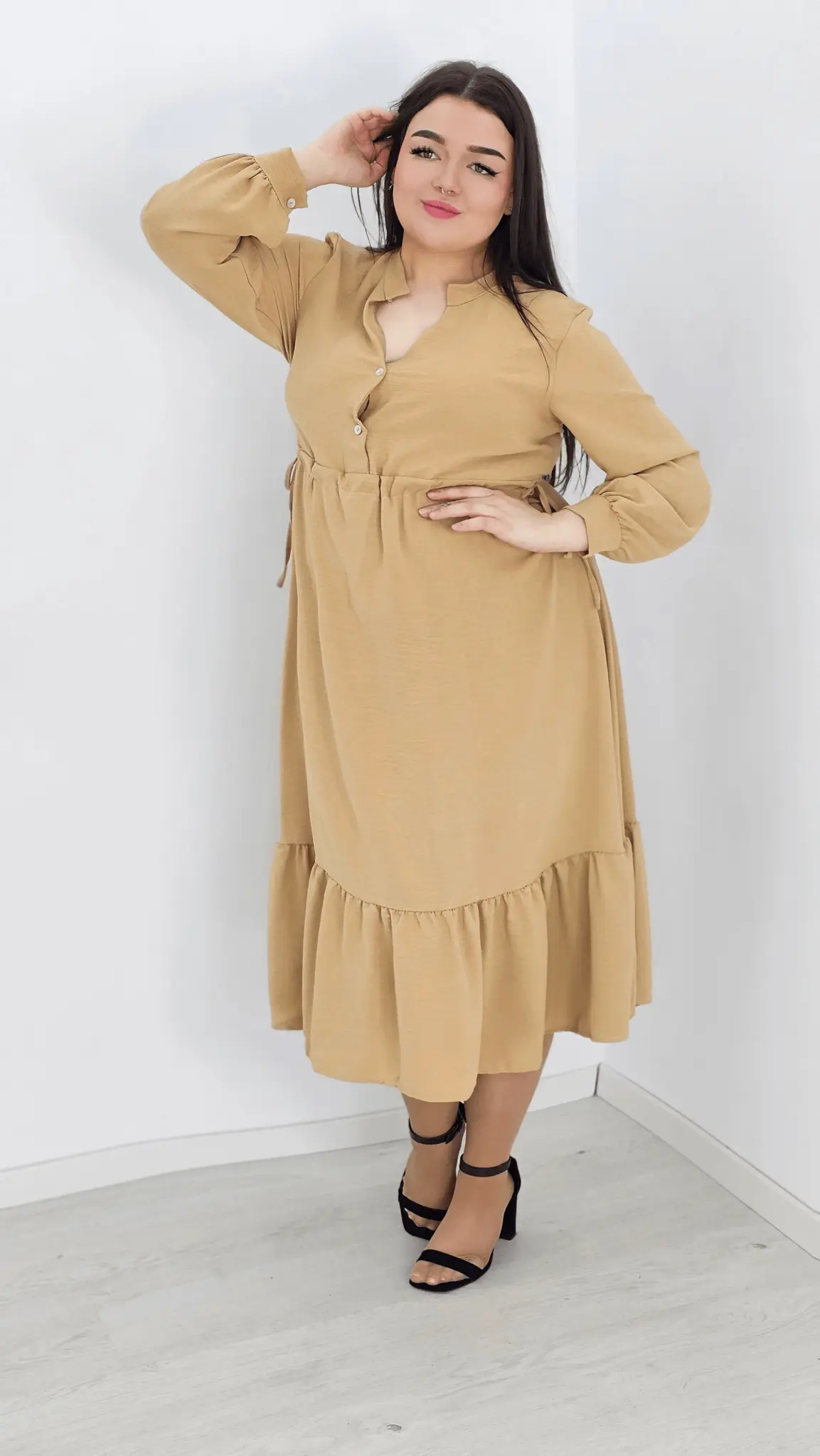 Długa sukienka z ściągaczem w tali - beż Stylowa XL