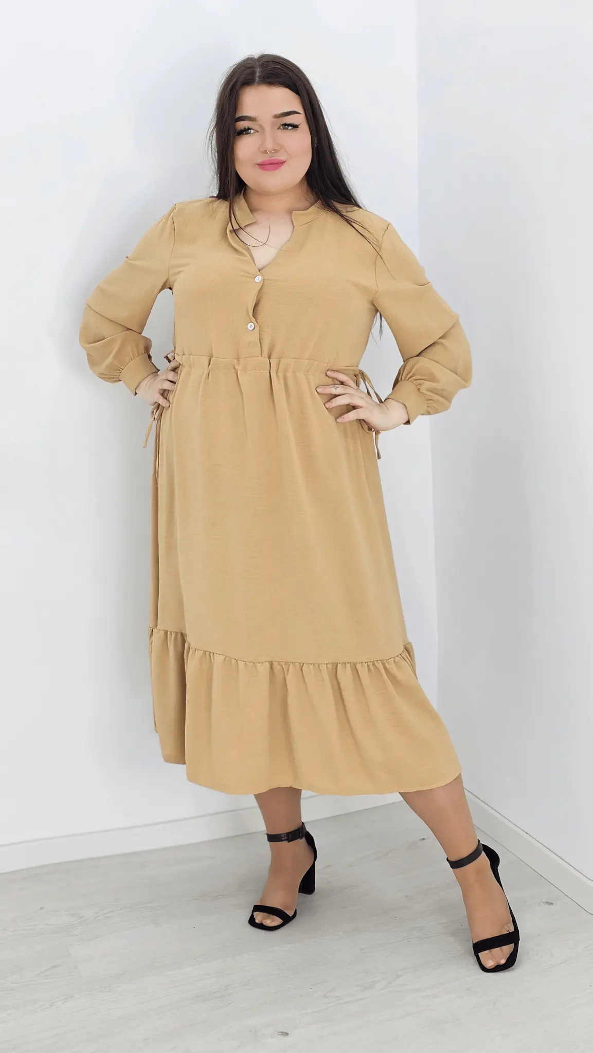 Długa sukienka z ściągaczem w tali - beż Stylowa XL