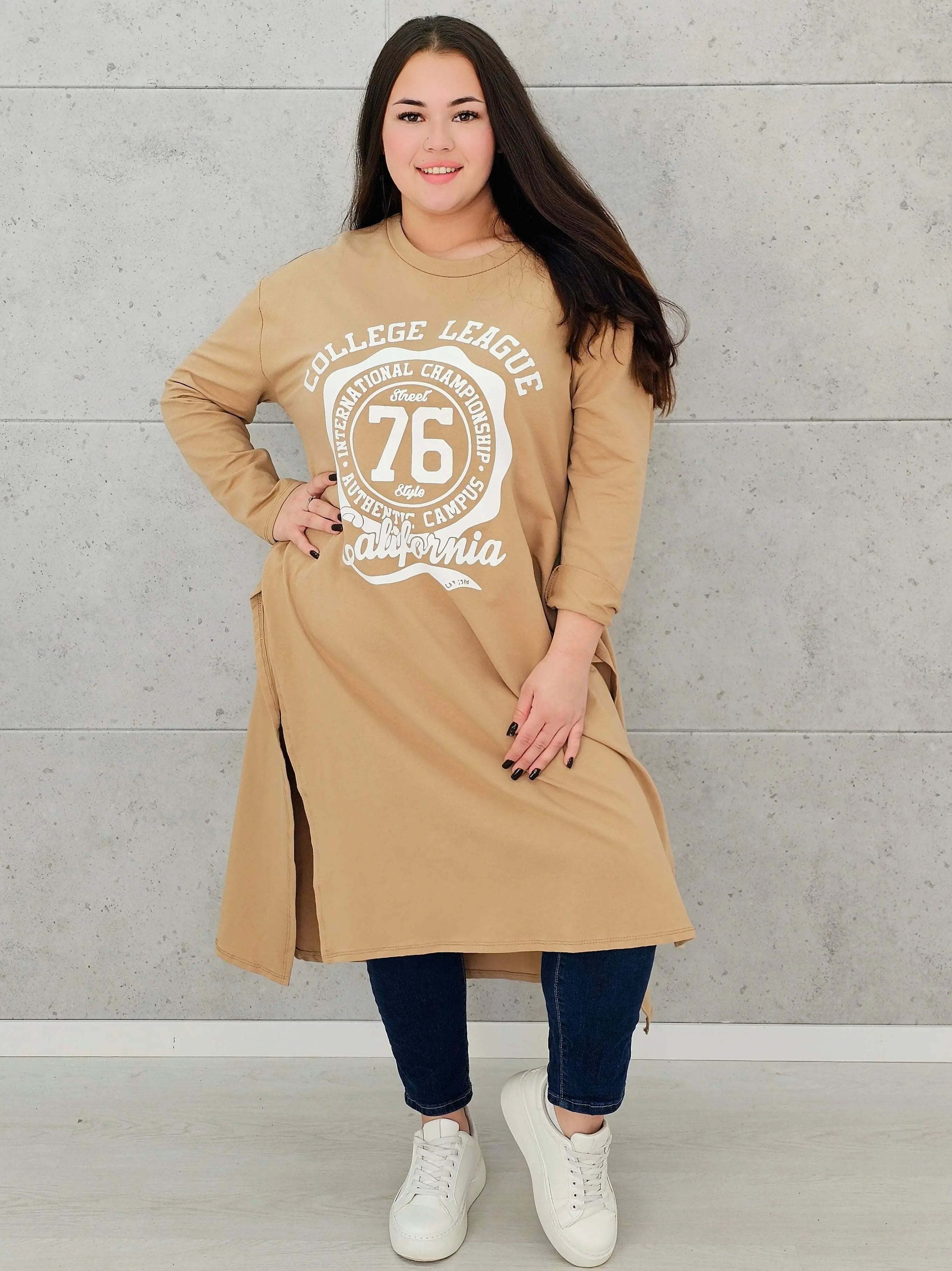 Długa tunika oversize z nadrukiem California– moda dla kobiet plus size Stylowa XL