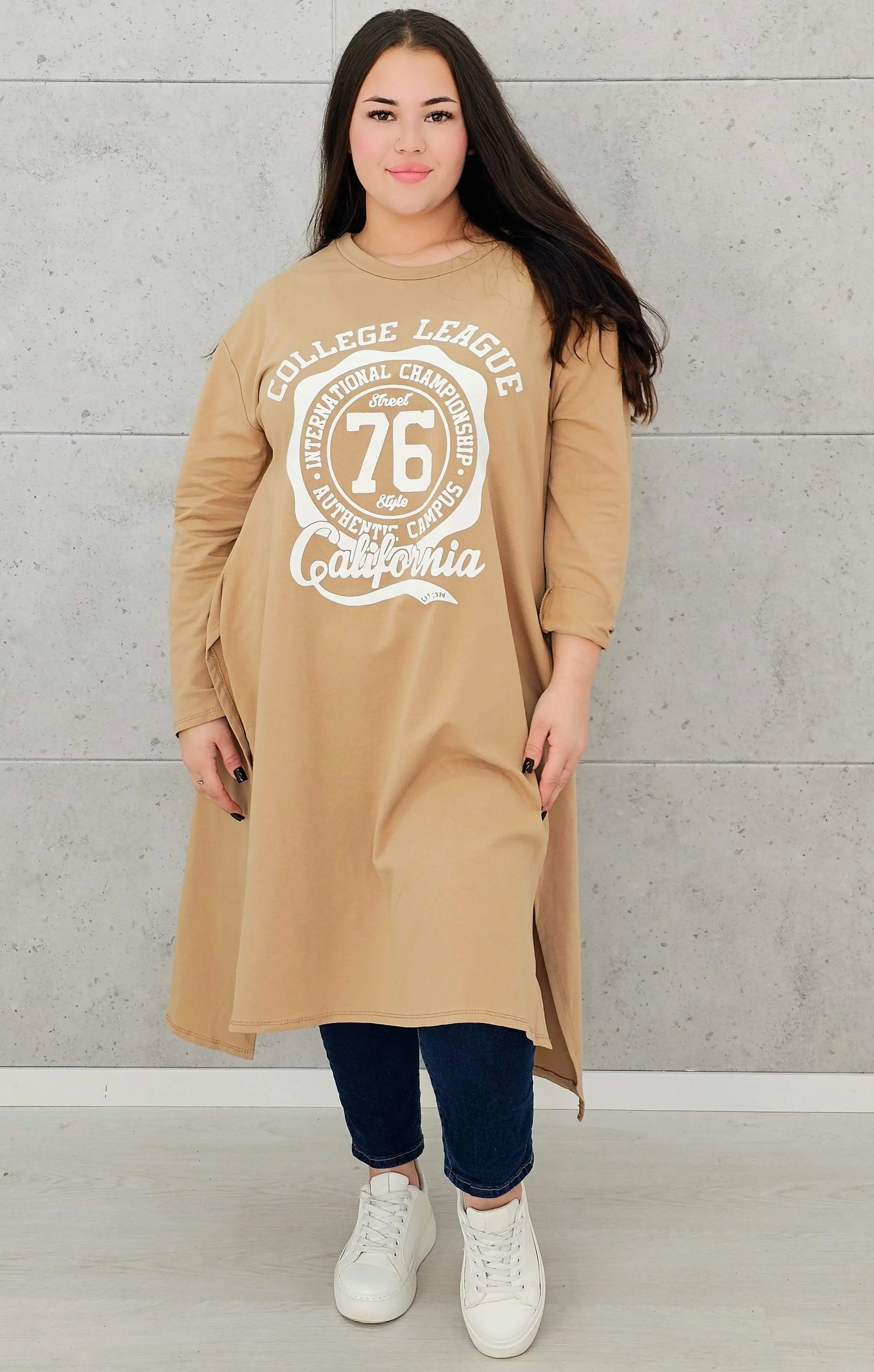 Długa tunika oversize z nadrukiem California– moda dla kobiet plus size Stylowa XL