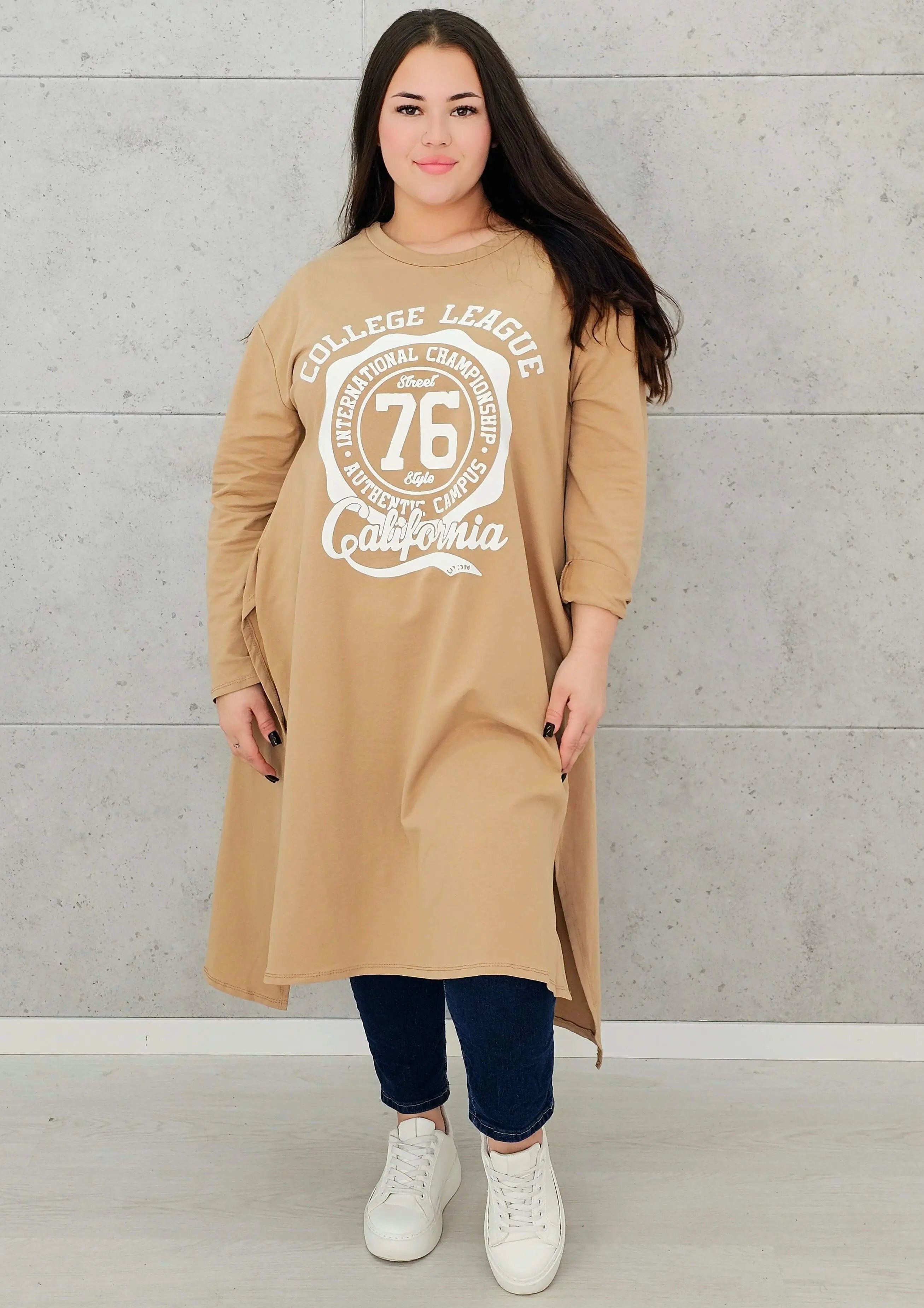 Długa tunika oversize z nadrukiem California– moda dla kobiet plus size Stylowa XL