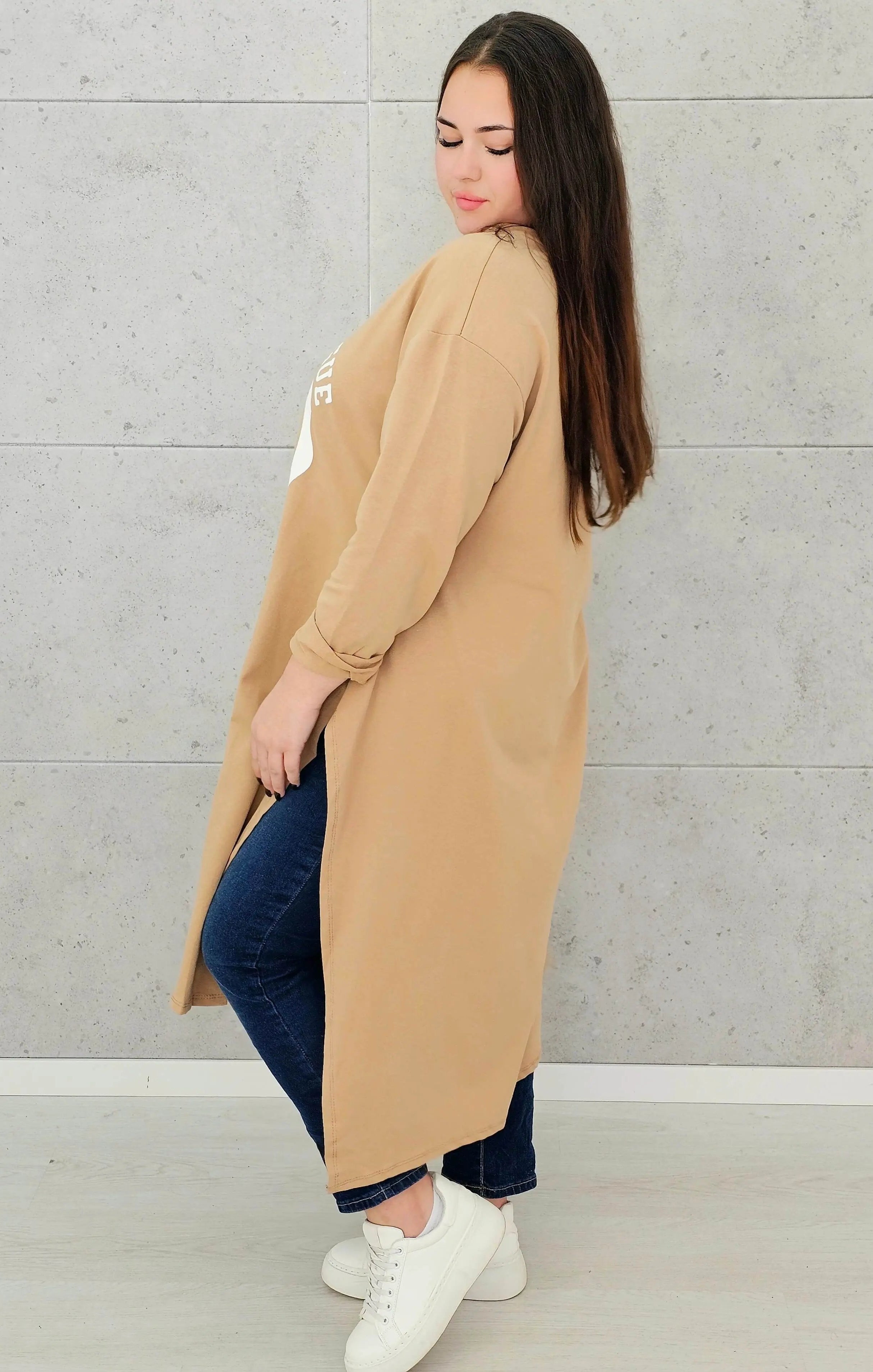 Długa tunika oversize z nadrukiem California– moda dla kobiet plus size Stylowa XL