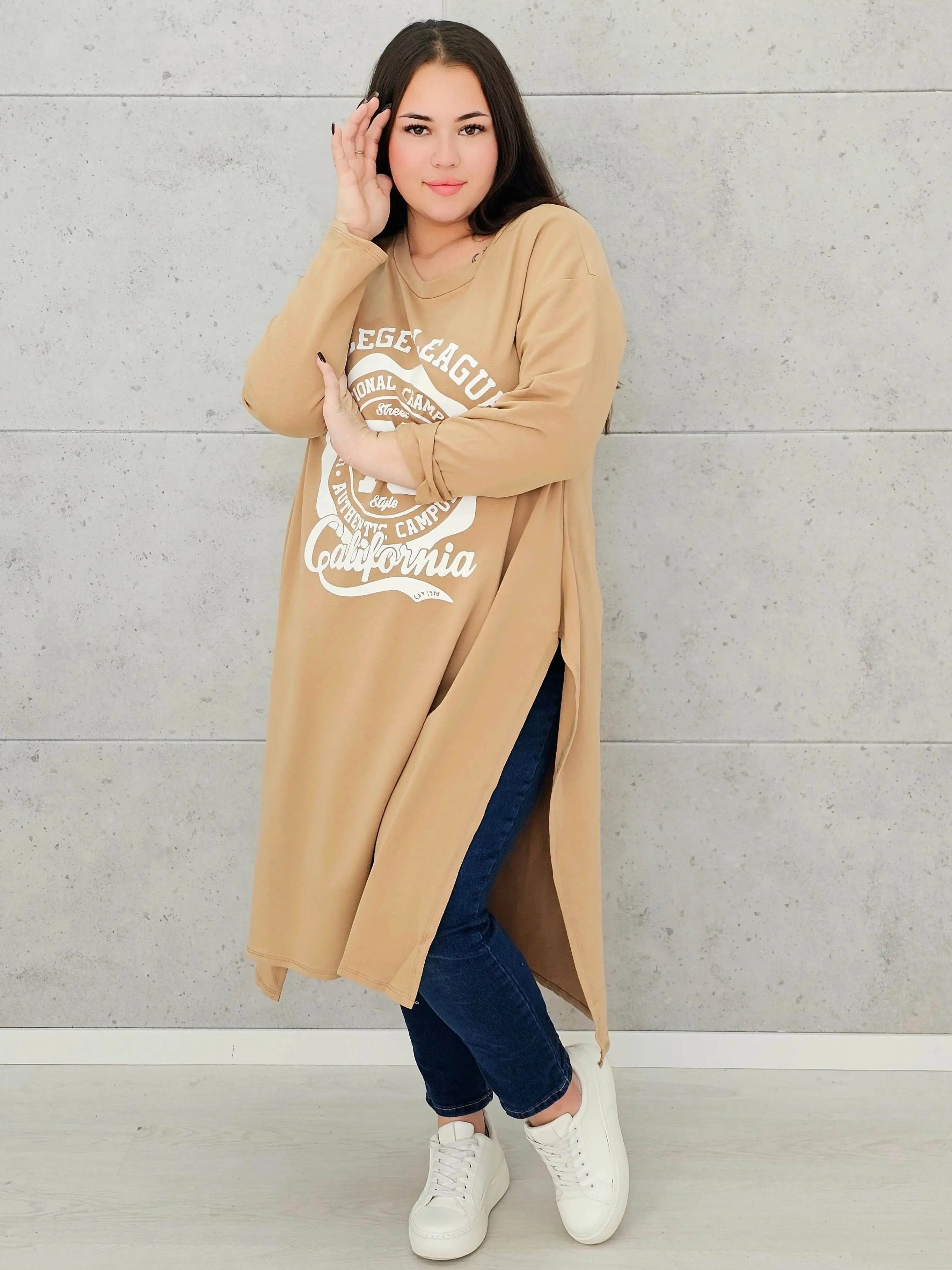 Długa tunika oversize z nadrukiem California– moda dla kobiet plus size Stylowa XL