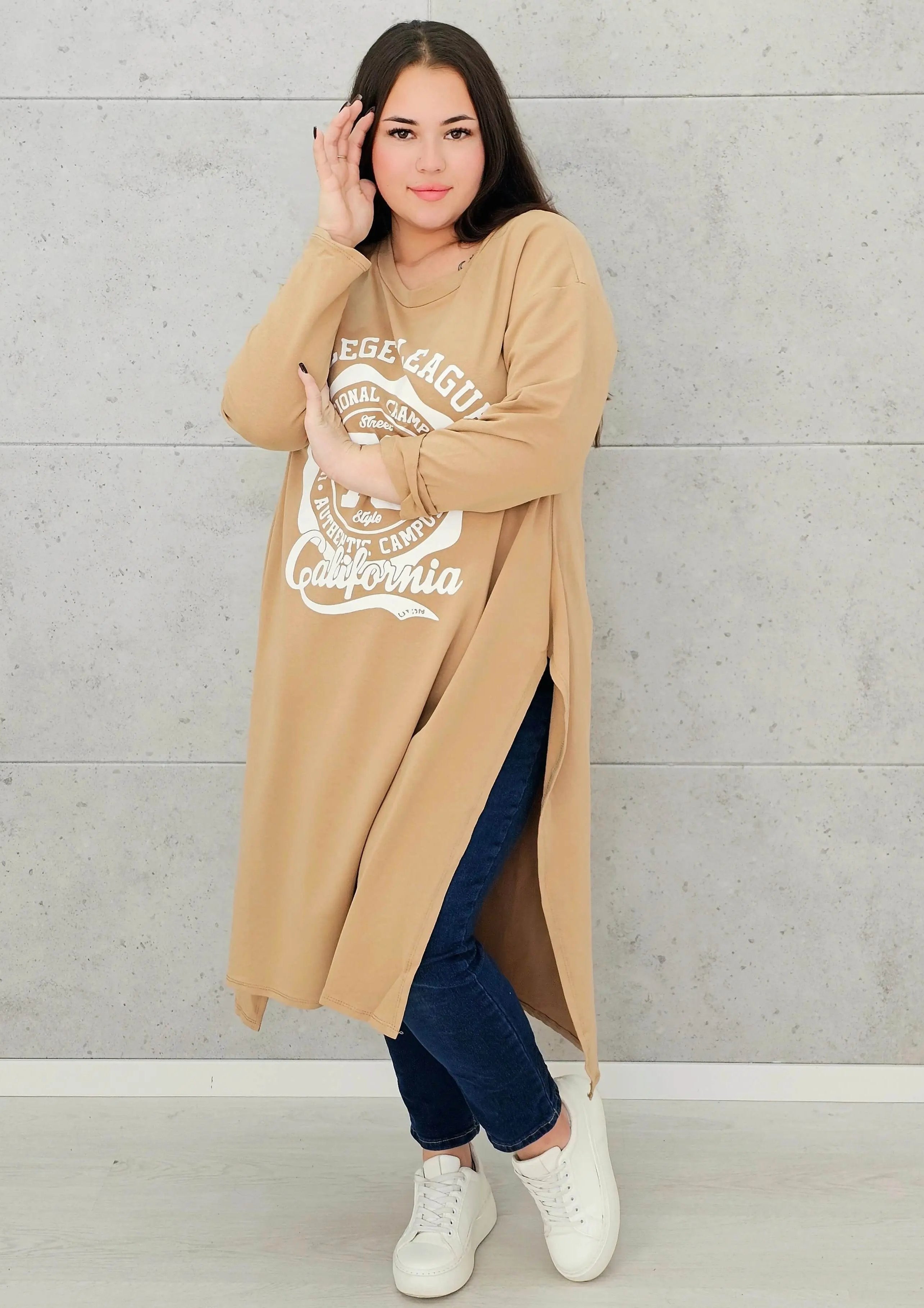 Długa tunika oversize z nadrukiem California– moda dla kobiet plus size Stylowa XL