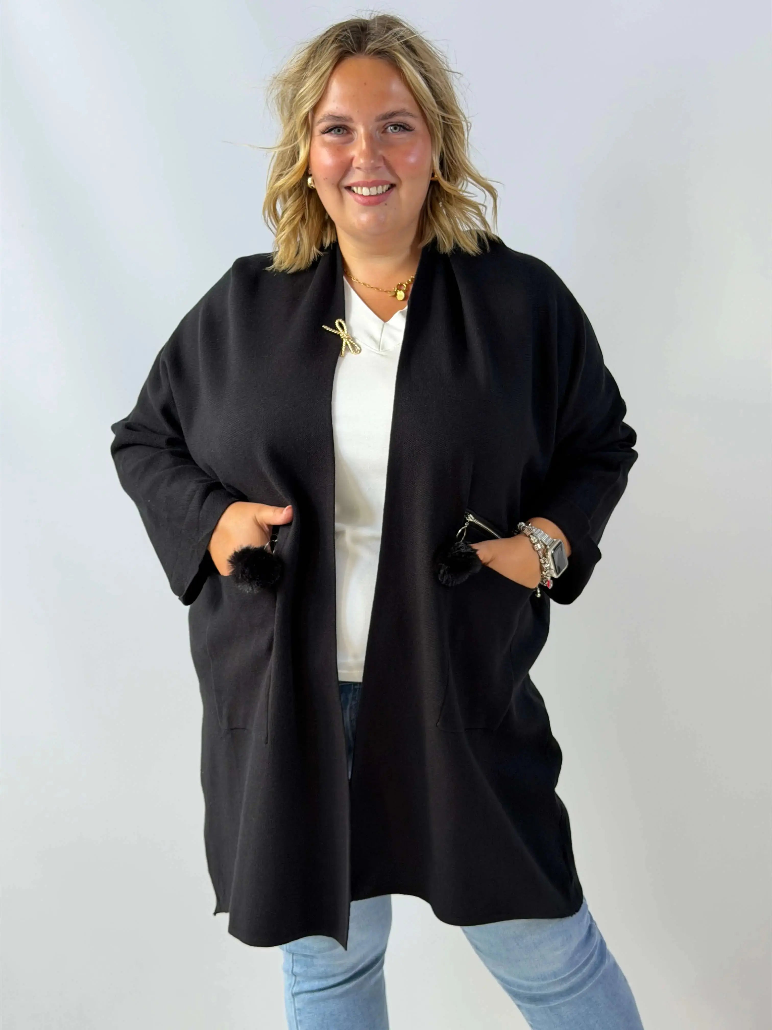 Długi kardigan damski Plus Size z kieszeniami i ozdobnymi pomponami Stylowa XL
