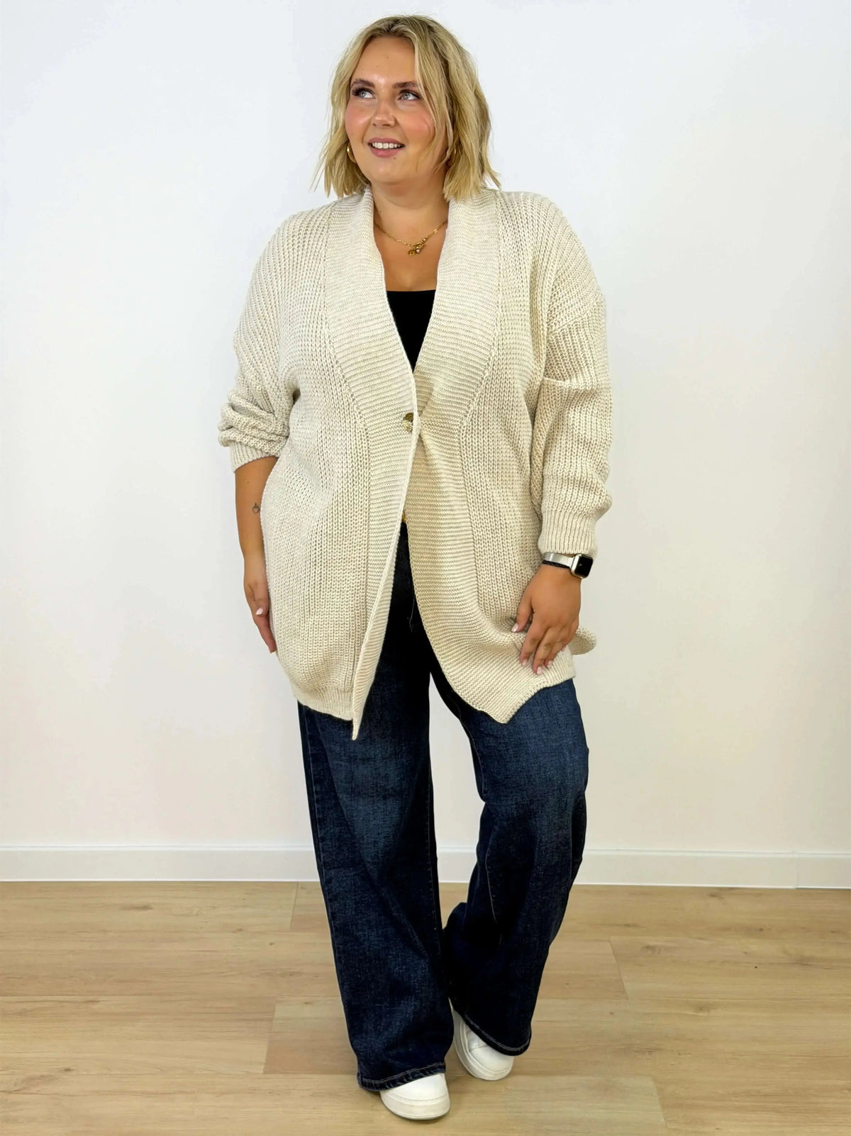 Długi kardigan plus size zapinany na ozdobny guzik Stylowa XL