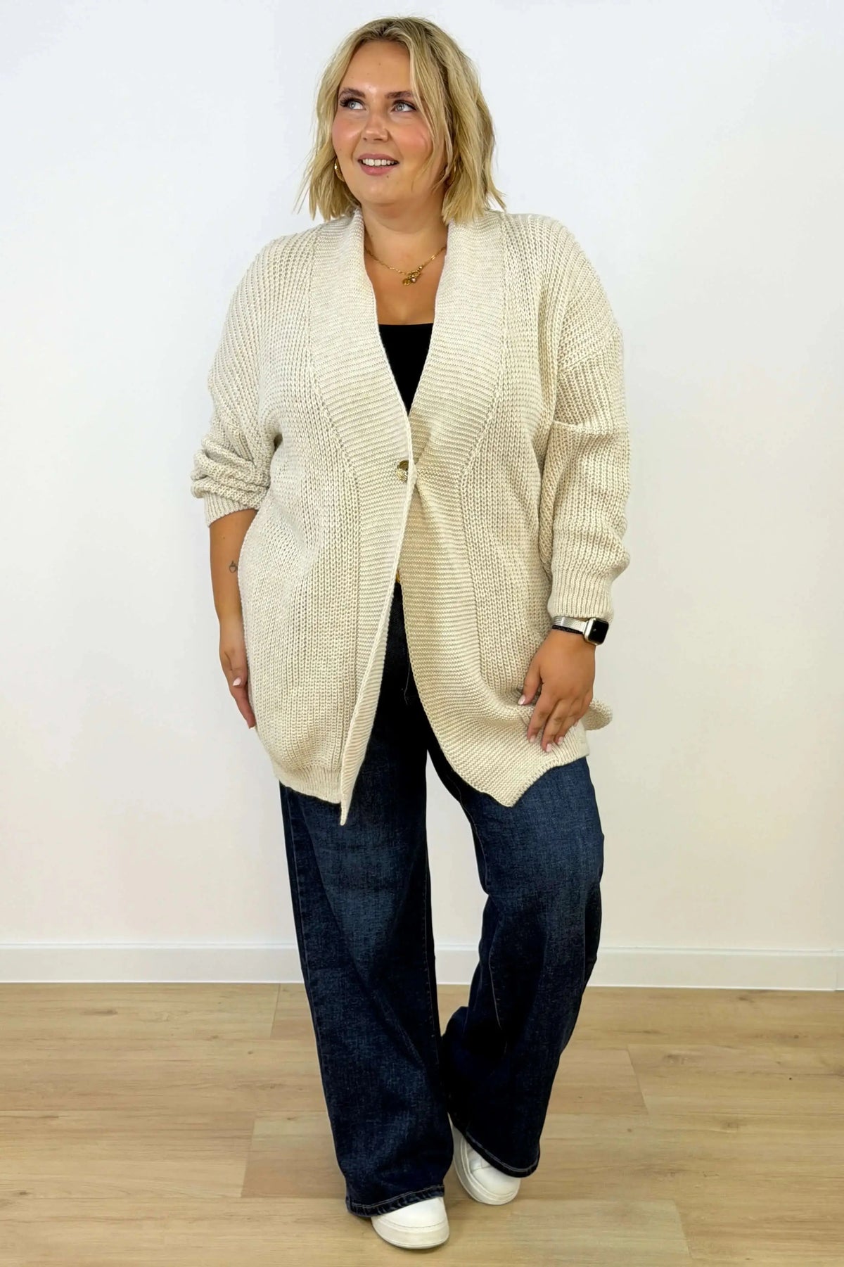 Długi kardigan plus size zapinany na ozdobny guzik Stylowa XL