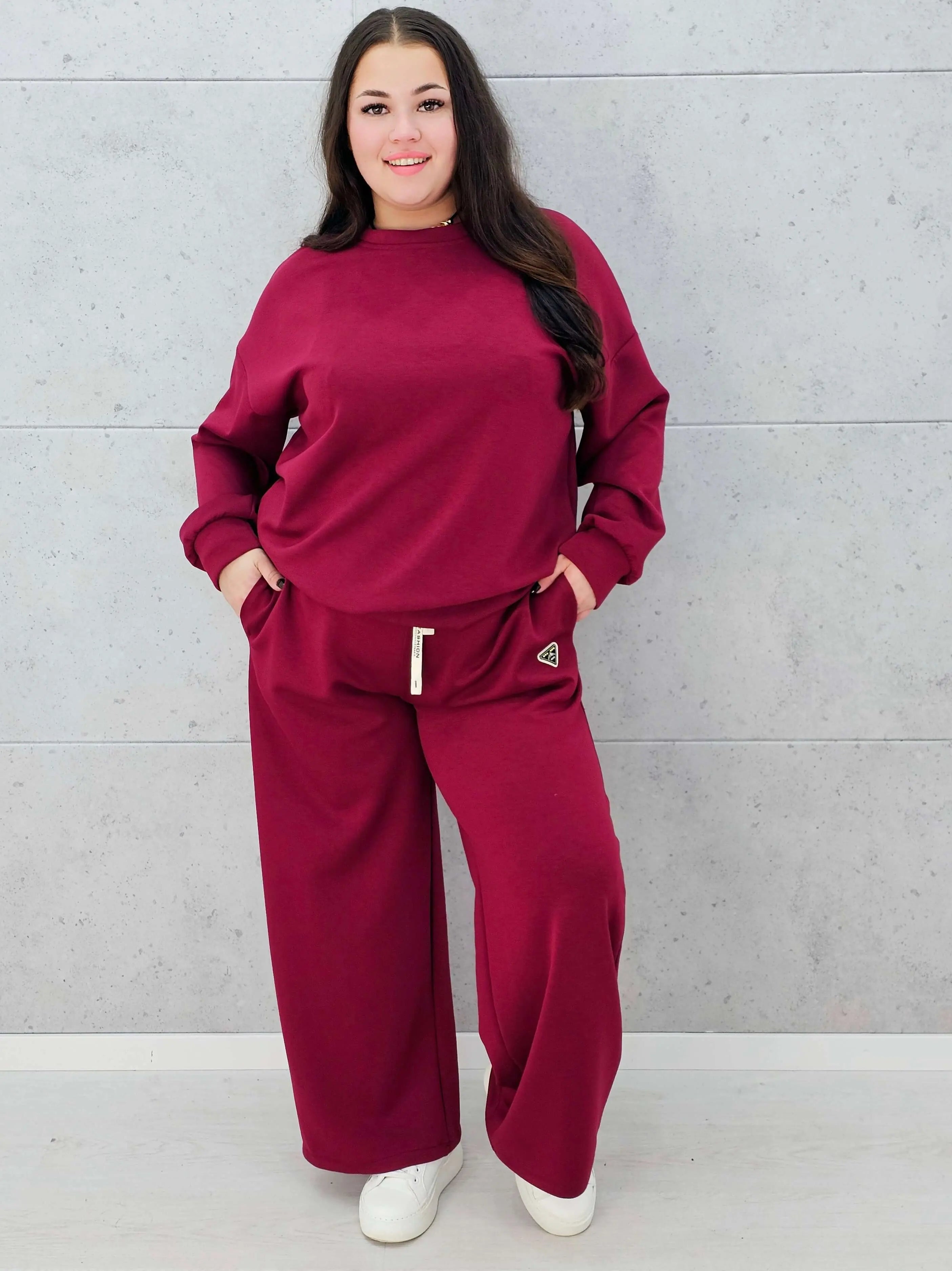 Dres plus size z szerokimi spodniami – komfortowa moda XXL na co dzień i wyjątkowe okazje Stylowa XL