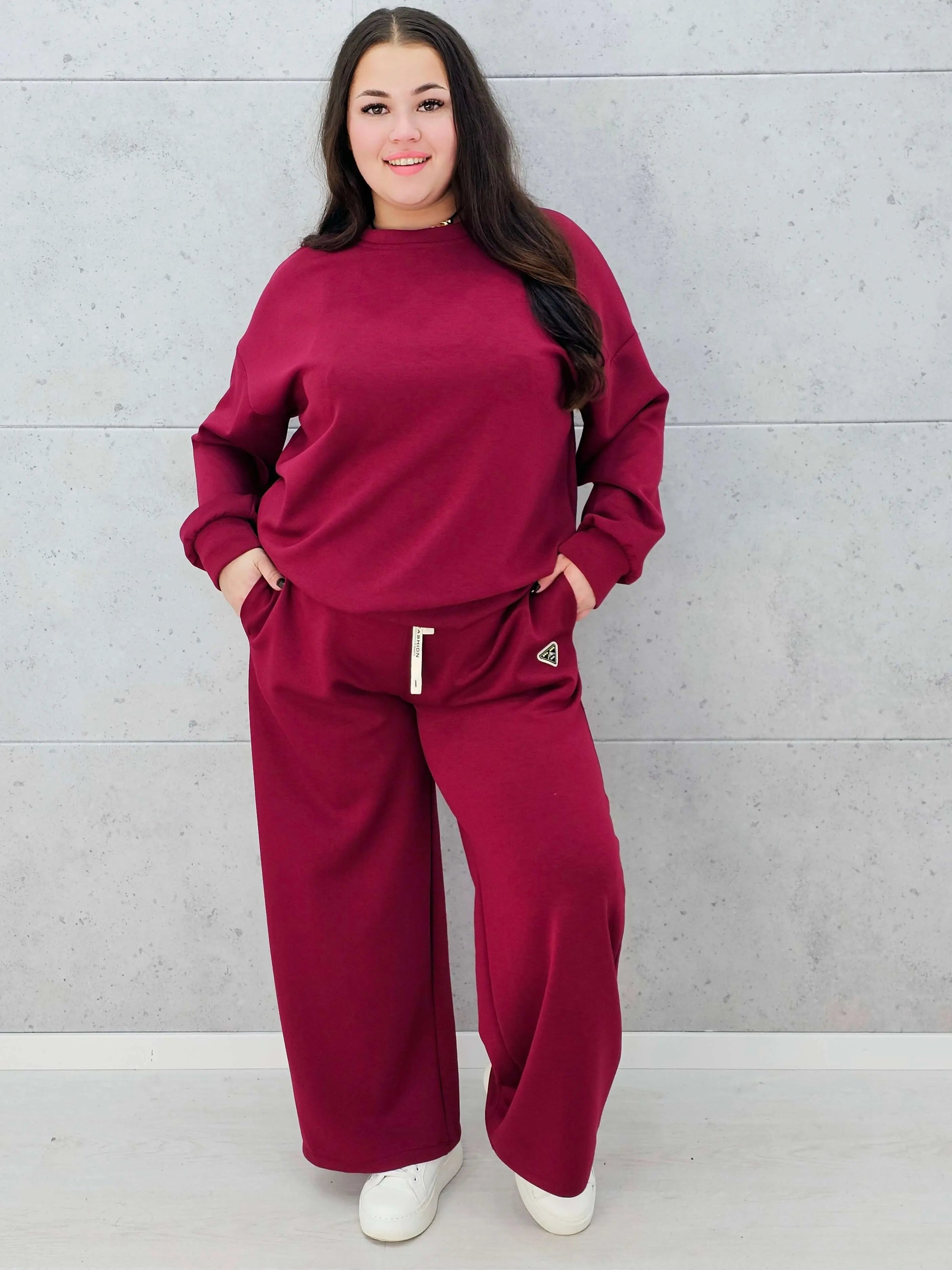 Dres plus size z szerokimi spodniami – komfortowa moda XXL na co dzień i wyjątkowe okazje Stylowa XL