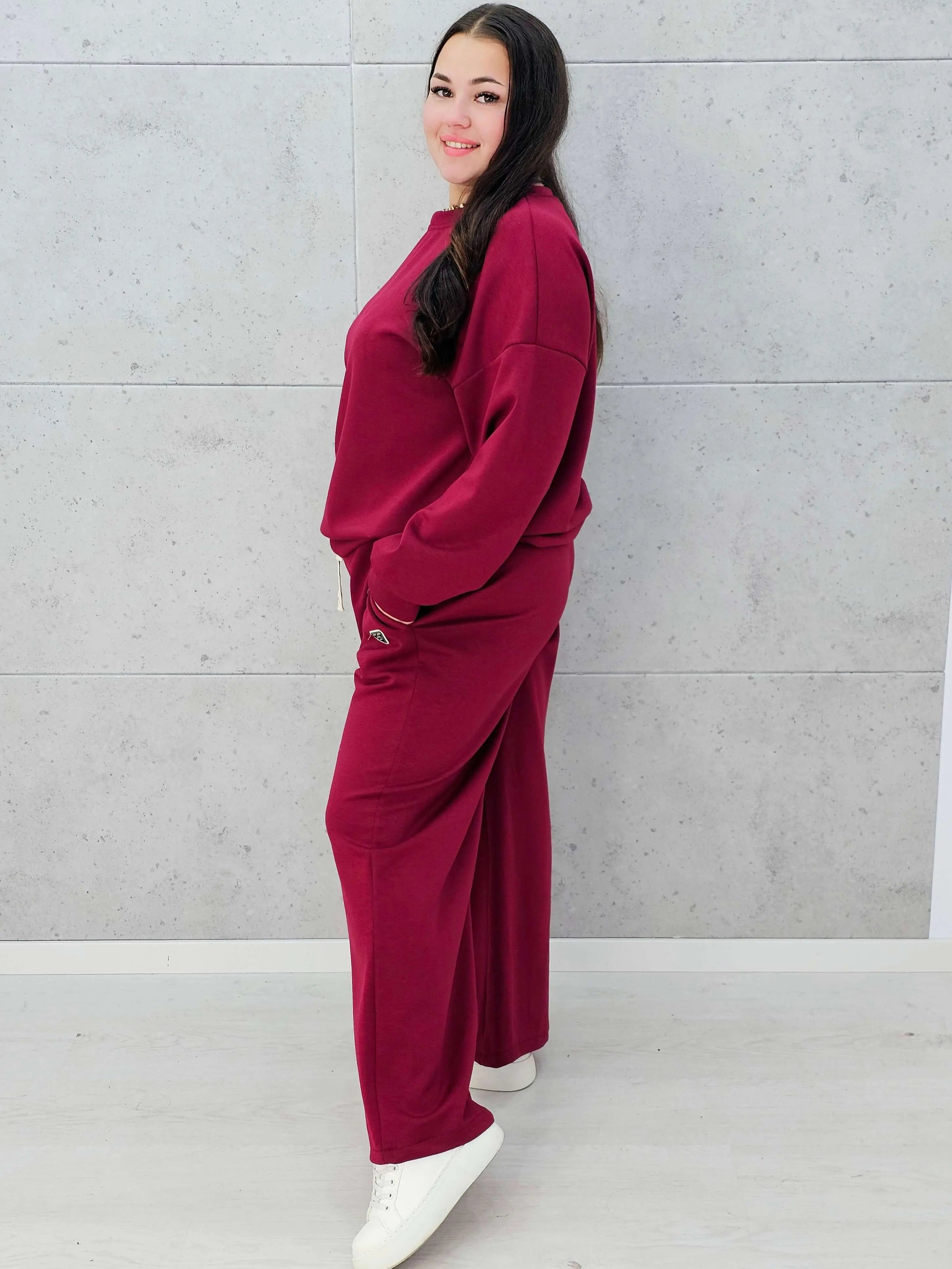 Dres plus size z szerokimi spodniami – komfortowa moda XXL na co dzień i wyjątkowe okazje Stylowa XL