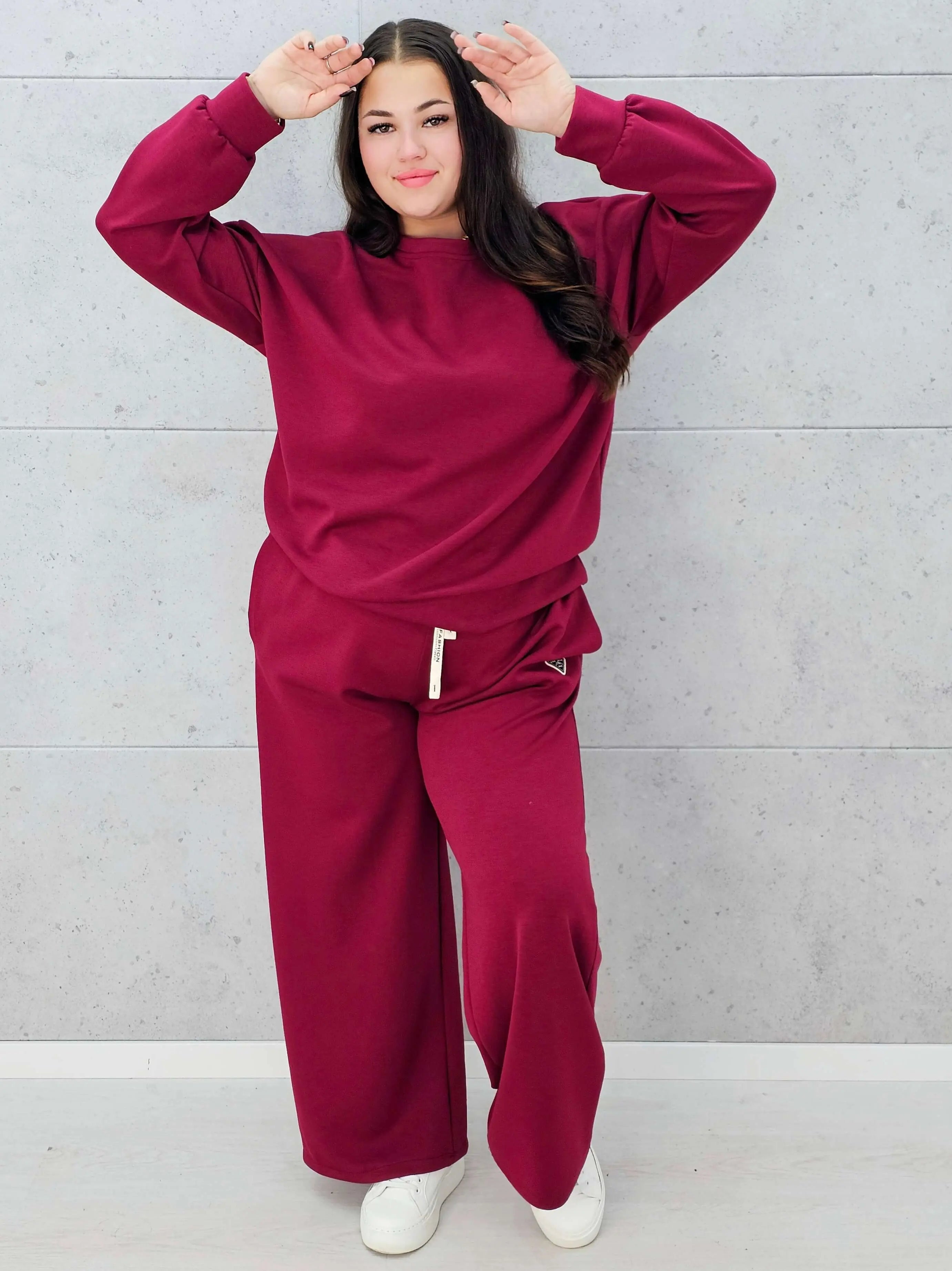 Dres plus size z szerokimi spodniami – komfortowa moda XXL na co dzień i wyjątkowe okazje Stylowa XL