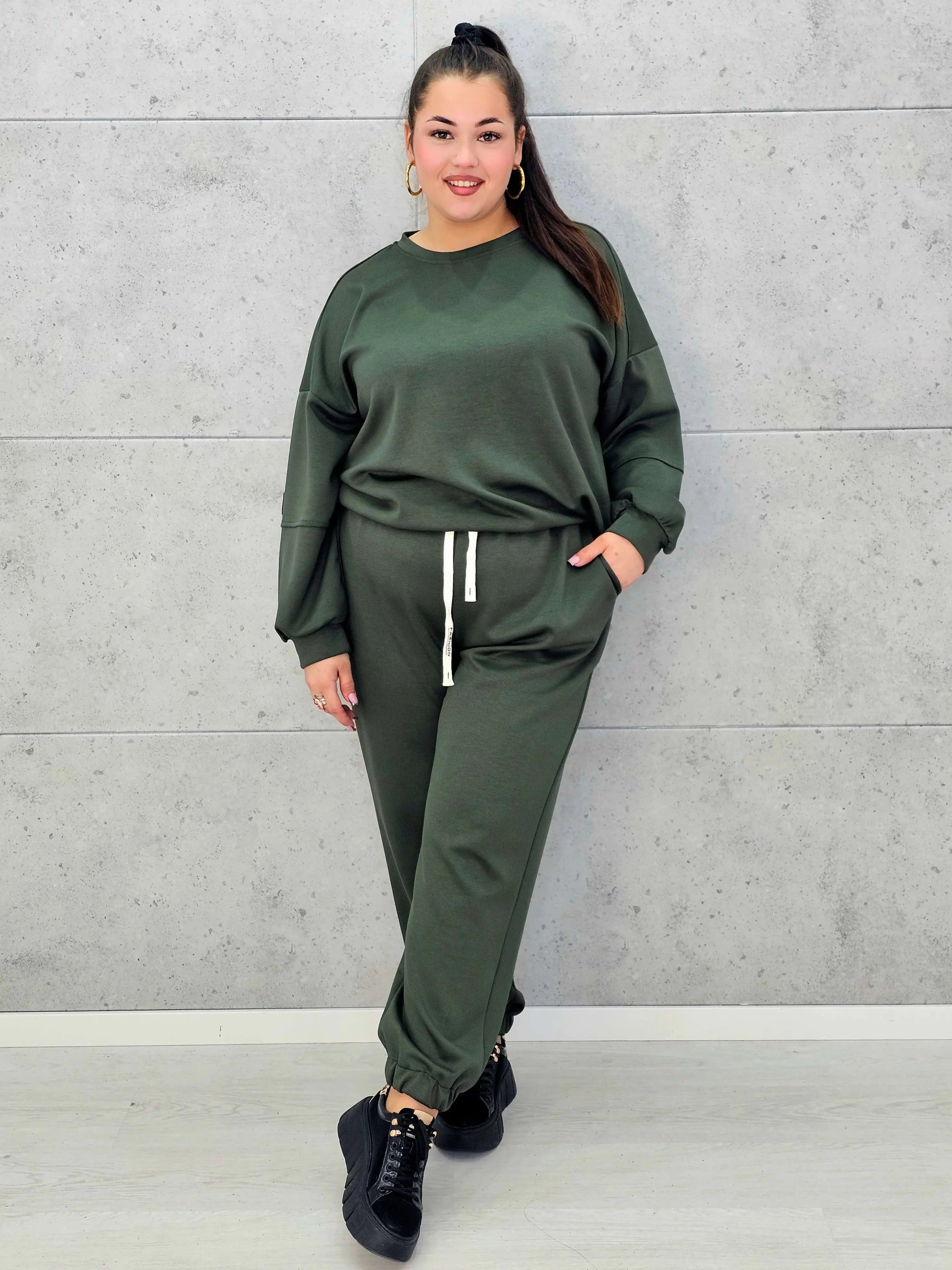 Dres plus size z wygodnej dzianiny – styl i komfort w jednym Stylowa XL Stylowa XL