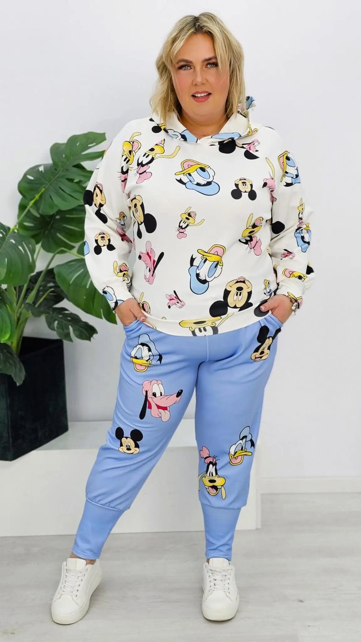 Dres, który łączy komfort i radość! -  spodnie niebieskie Stylowa XL