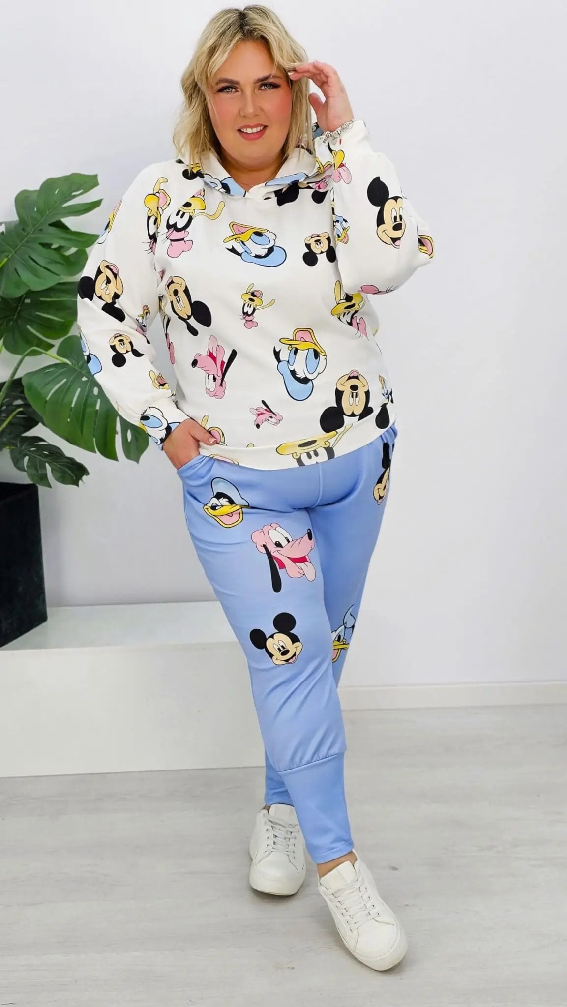 Dres, który łączy komfort i radość! -  spodnie niebieskie Stylowa XL