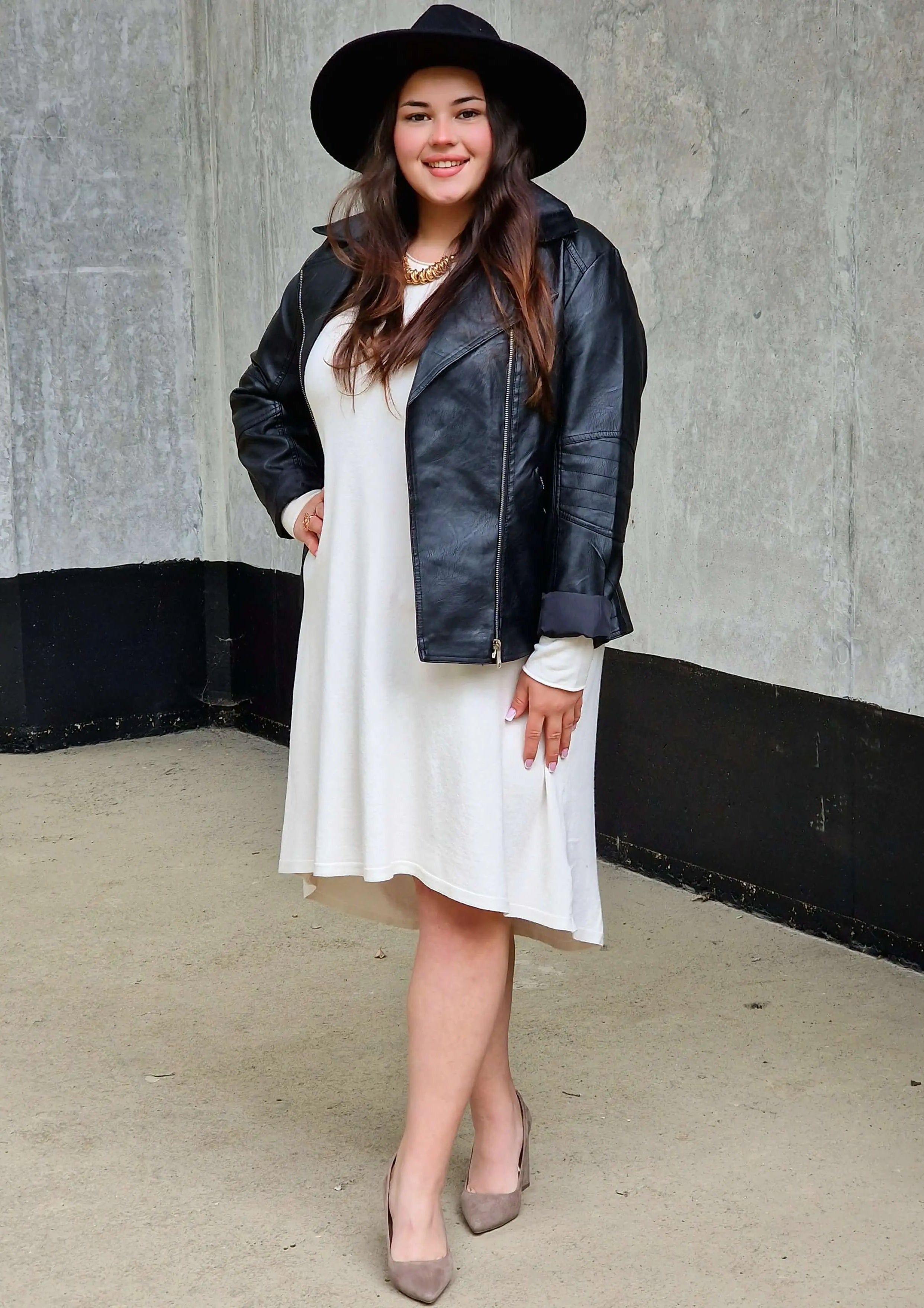 Dzianinowa sukienka w literkę A - beż Stylowa XL